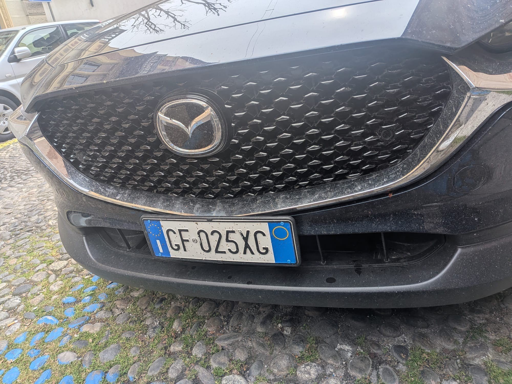 Numer rejestracyjny GF025XG posiada MAZDA CX-30