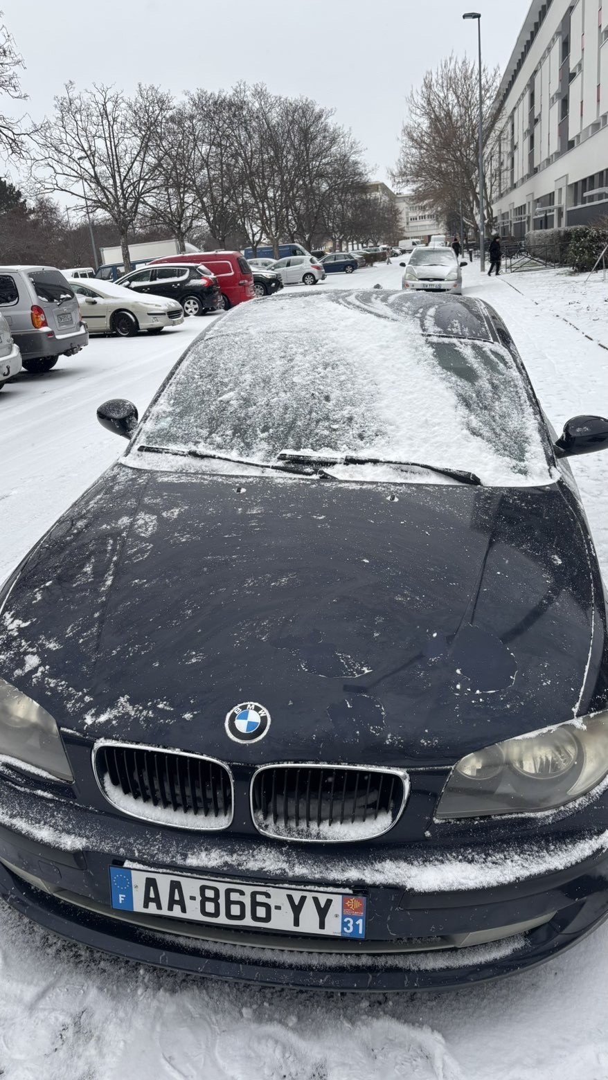 Numer rejestracyjny AA866YY posiada BMW SERIE 1