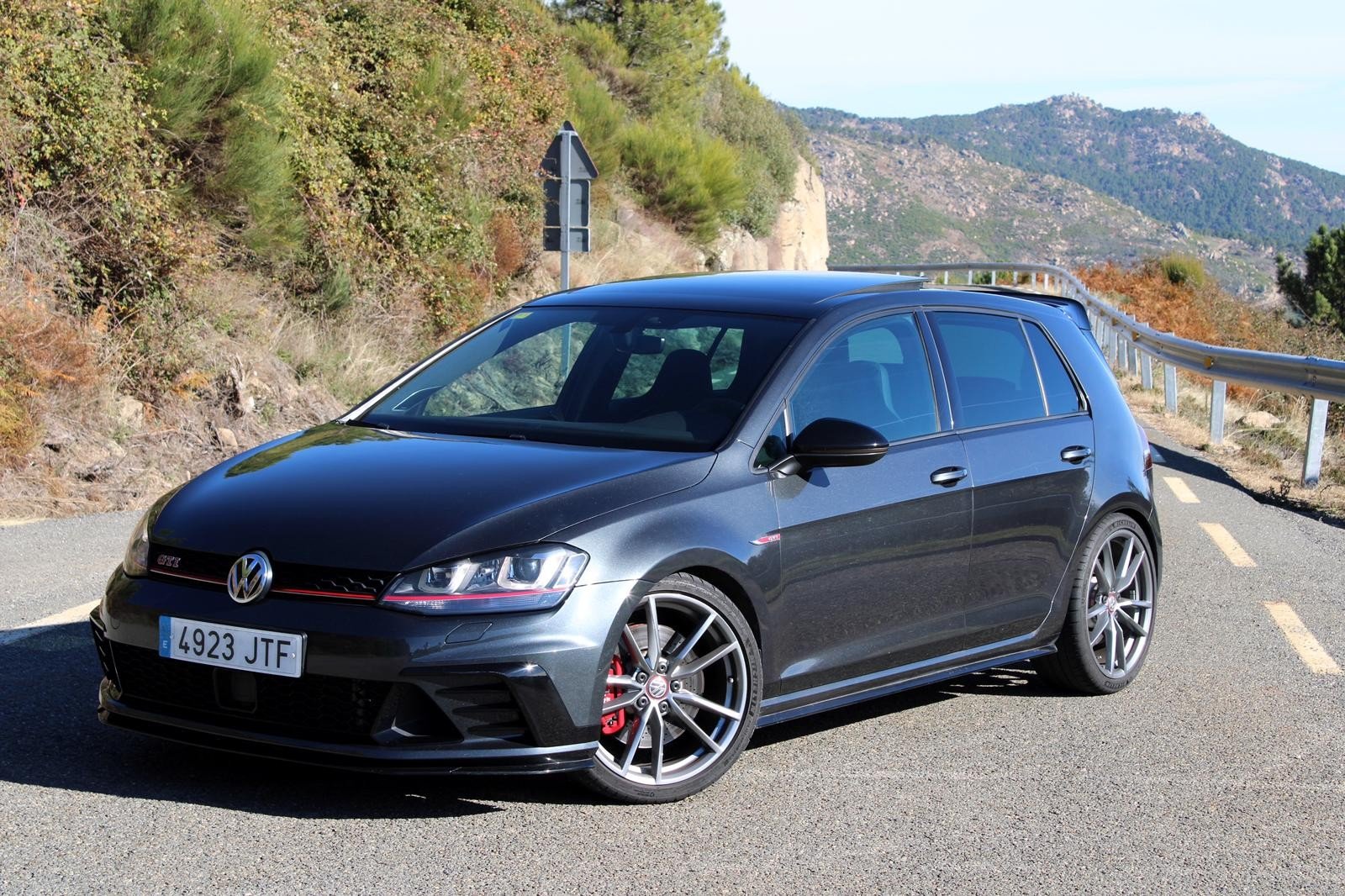 Numer rejestracyjny 4923JTF posiada VOLKSWAGEN GOLF