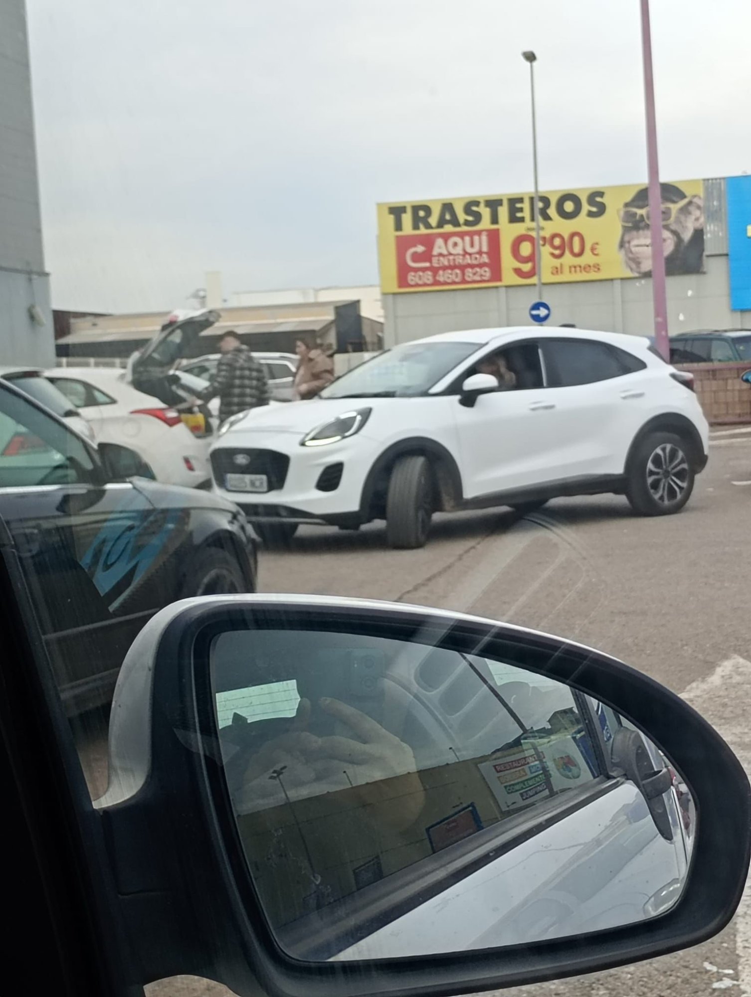 Numer rejestracyjny 1234KJX posiada DACIA SANDERO