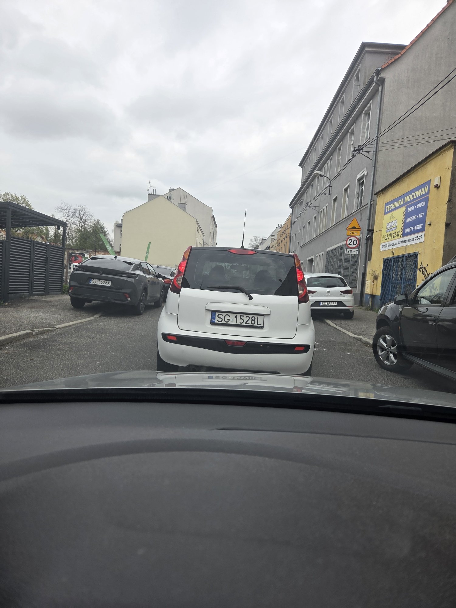 Реєстраційний номер SG 1528L має NISSAN Note 1.4 MR`06 E4 Acenta - SG1528L