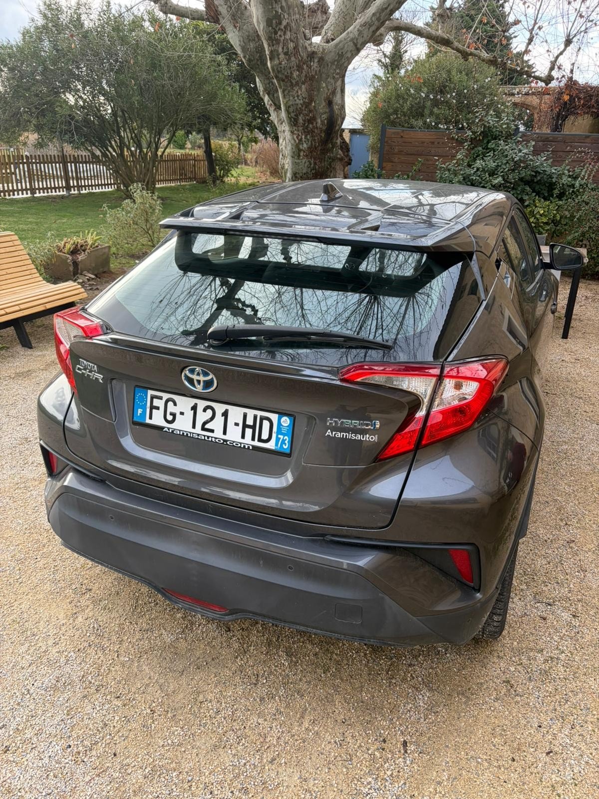 Numer rejestracyjny FG121HD posiada TOYOTA C-HR