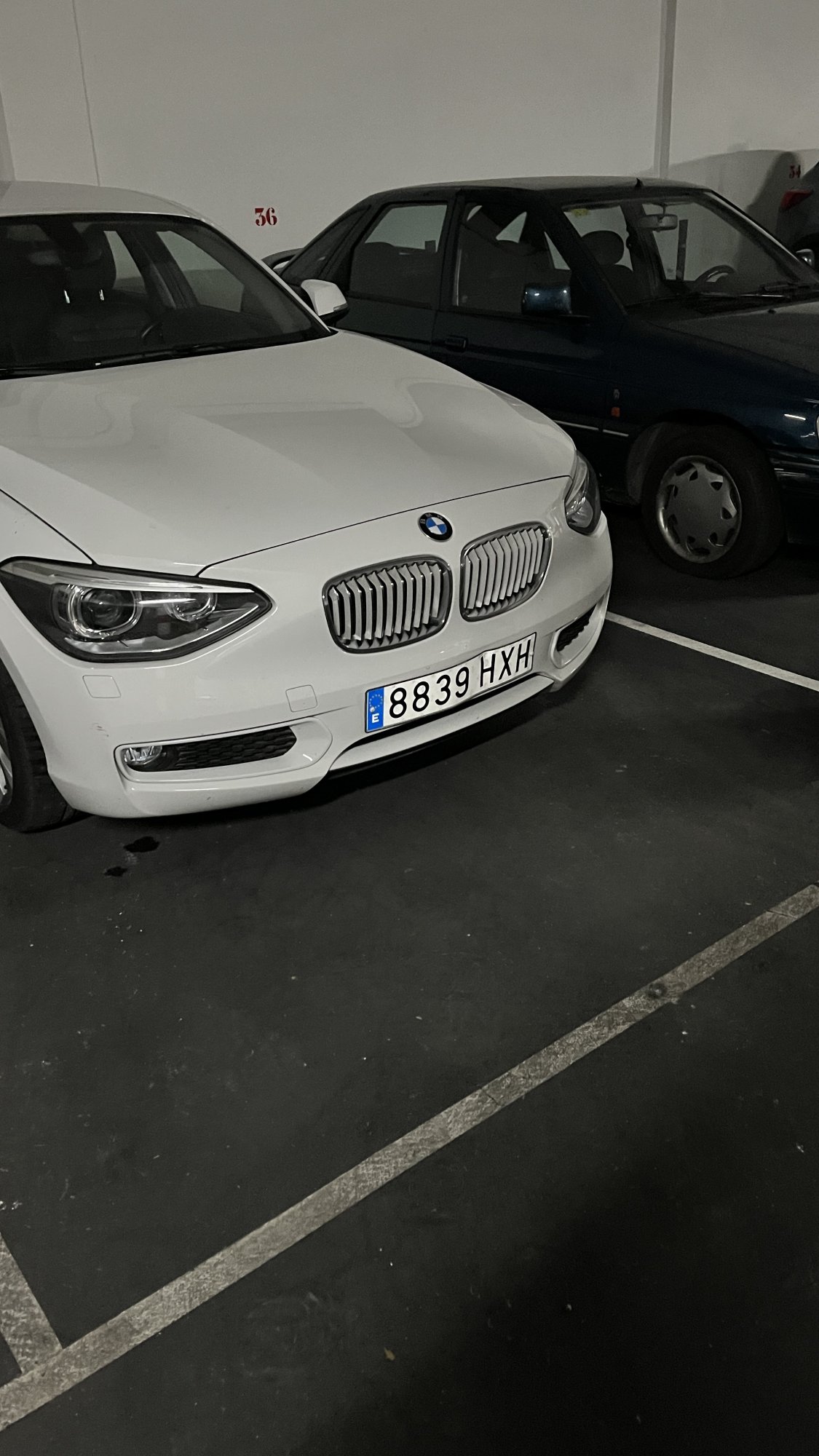 Numer rejestracyjny 8839HXH posiada BMW SERIE 1