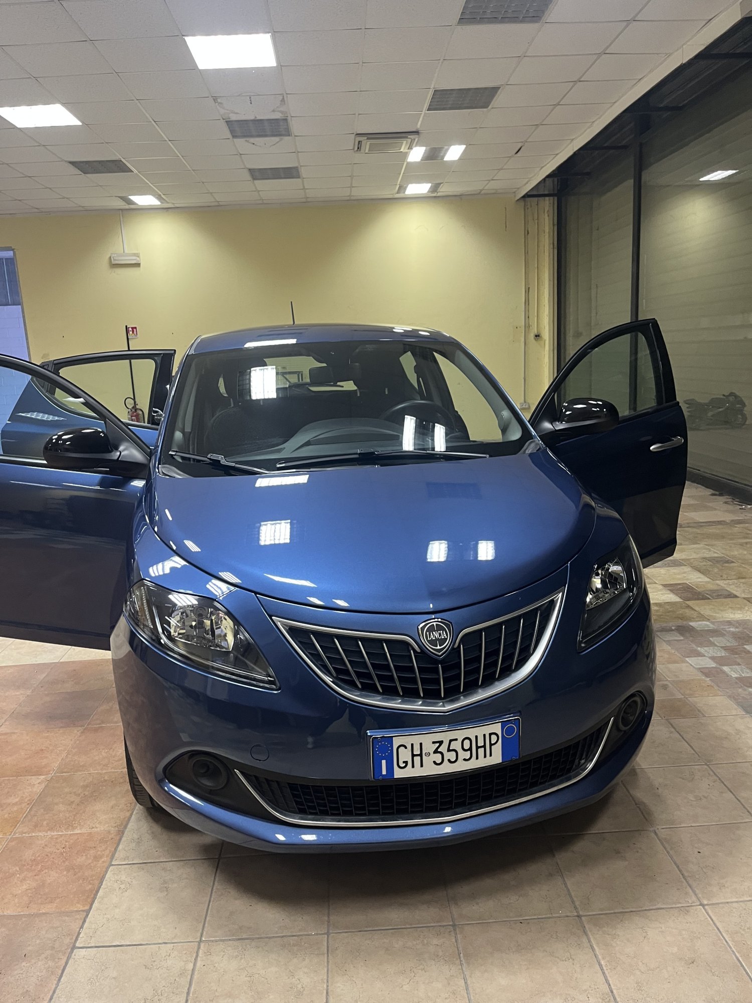O número de registro GH359HP tem LANCIA YPSILON