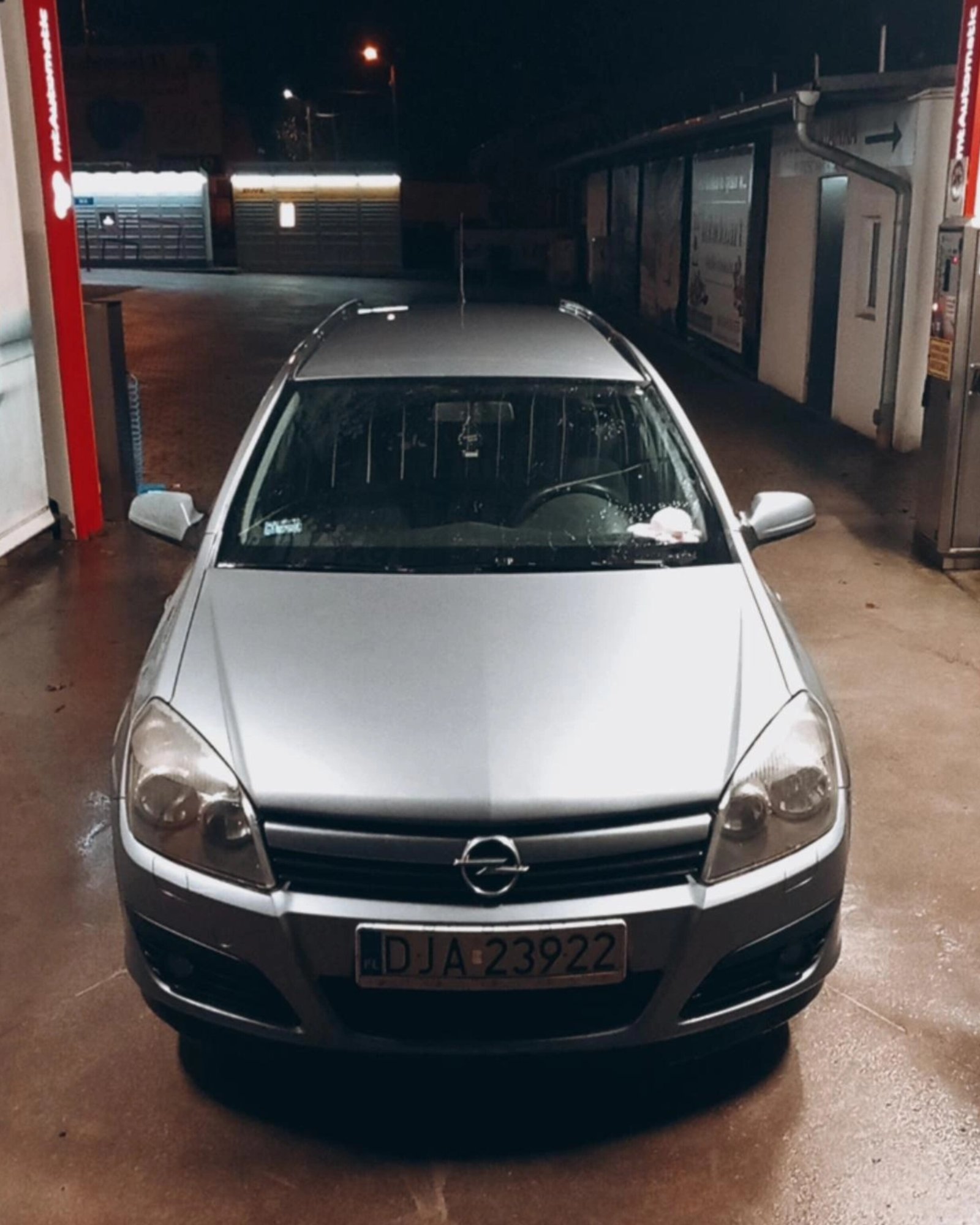 Numer rejestracyjny DJA 23922 posiada OPEL ASTRA STATION WAGON - DJA23922