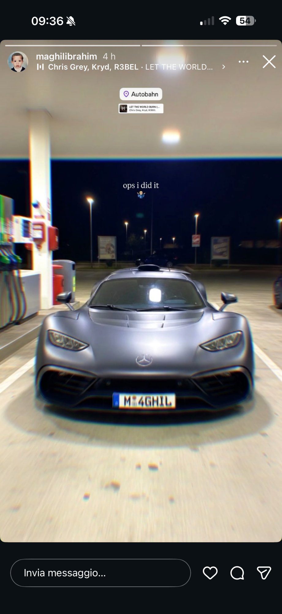 Numer rejestracyjny M4GHIL posiada Mercedes 