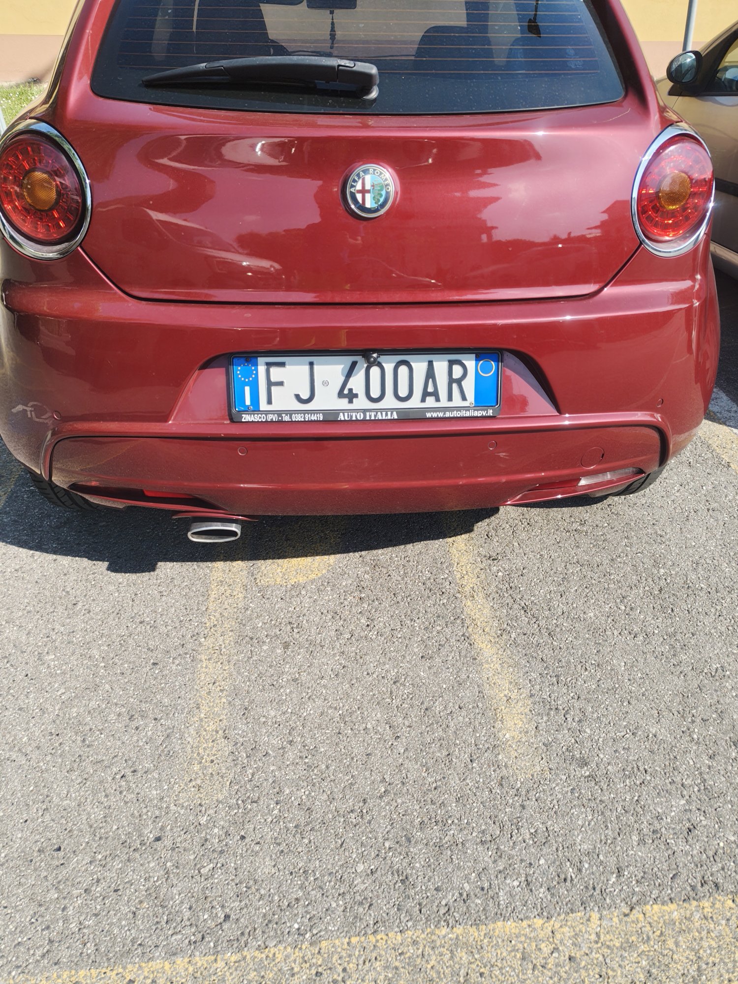 Le numéro d’enregistrement FJ400AR a ALFA ROMEO ALFA MITO