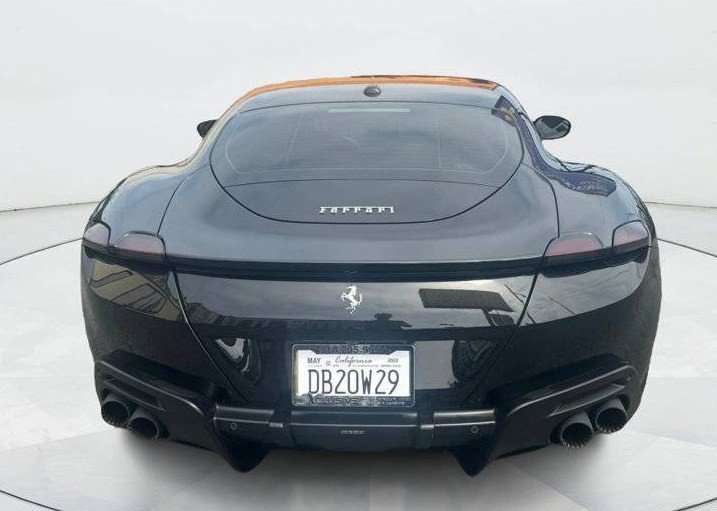 Numer rejestracyjny DBZ0W29 posiada Ferrari 