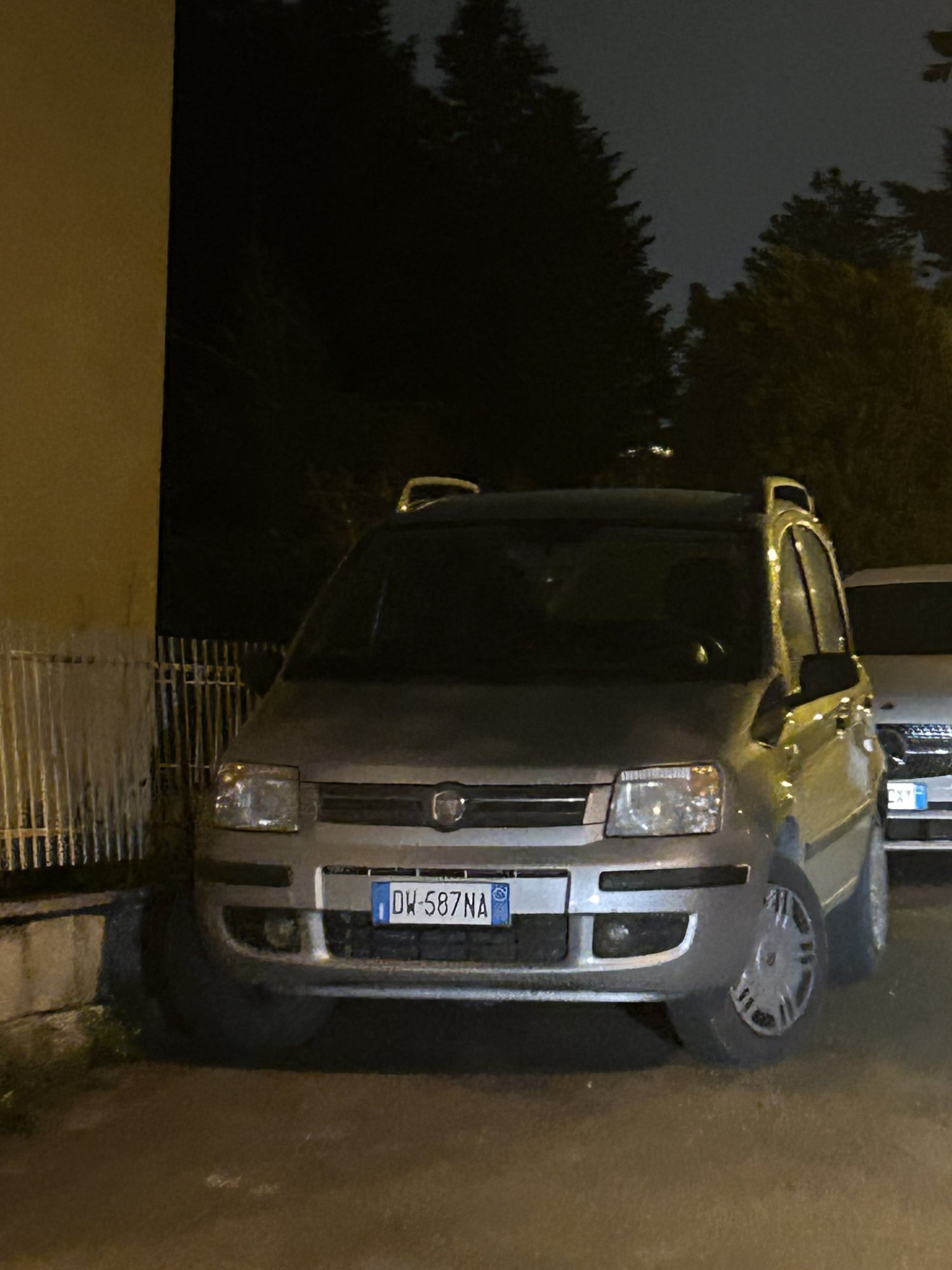 Numer rejestracyjny DW587NA posiada FIAT Panda 2a serie