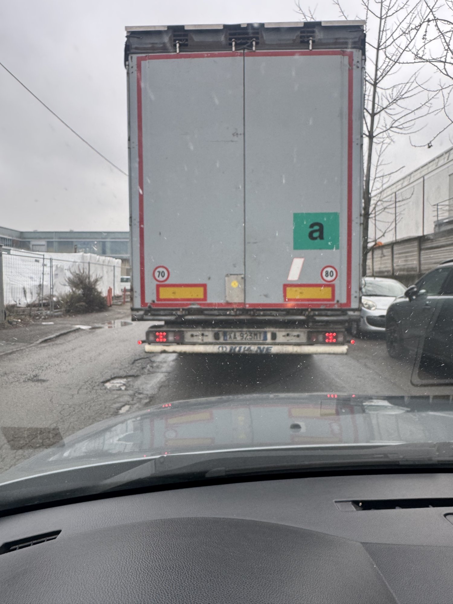 Numer rejestracyjny AA973MT posiada PEUGEOT 207