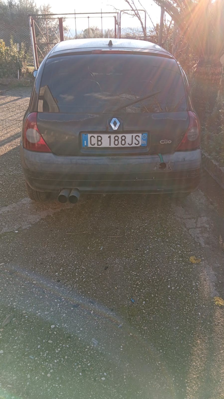 Numer rejestracyjny CB188JS posiada RENAULT Clio 2a serie