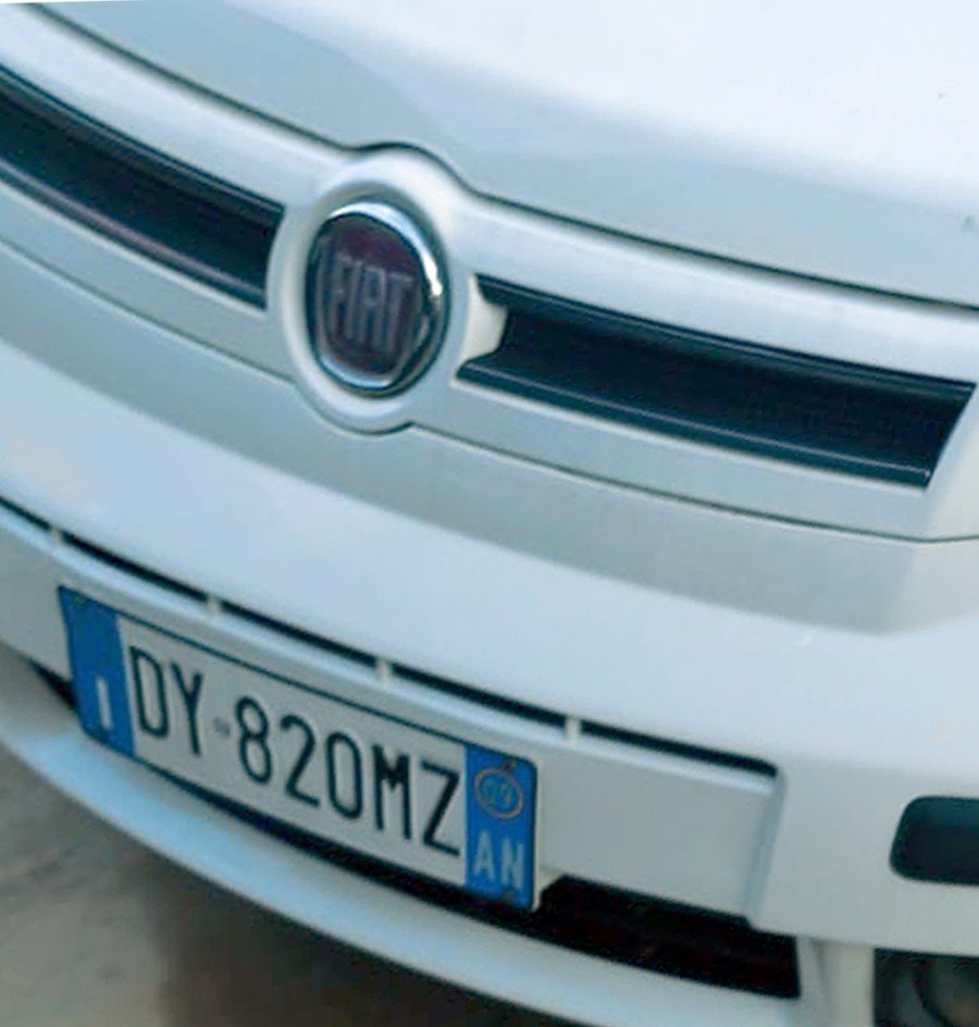 Numer rejestracyjny DY820MZ posiada FIAT Panda 2a serie
