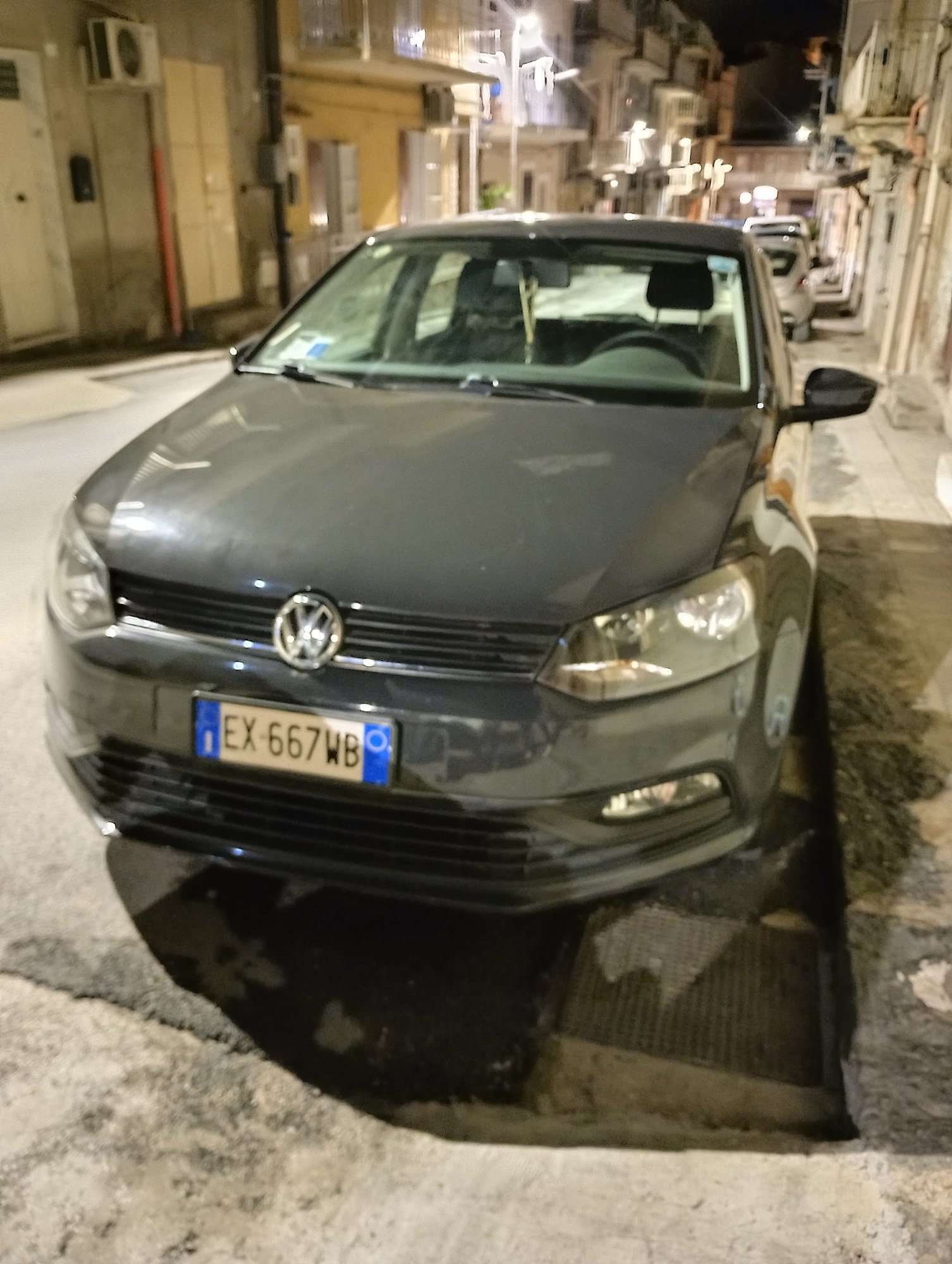 Numer rejestracyjny EX667WB posiada VOLKSWAGEN Polo 5a serie