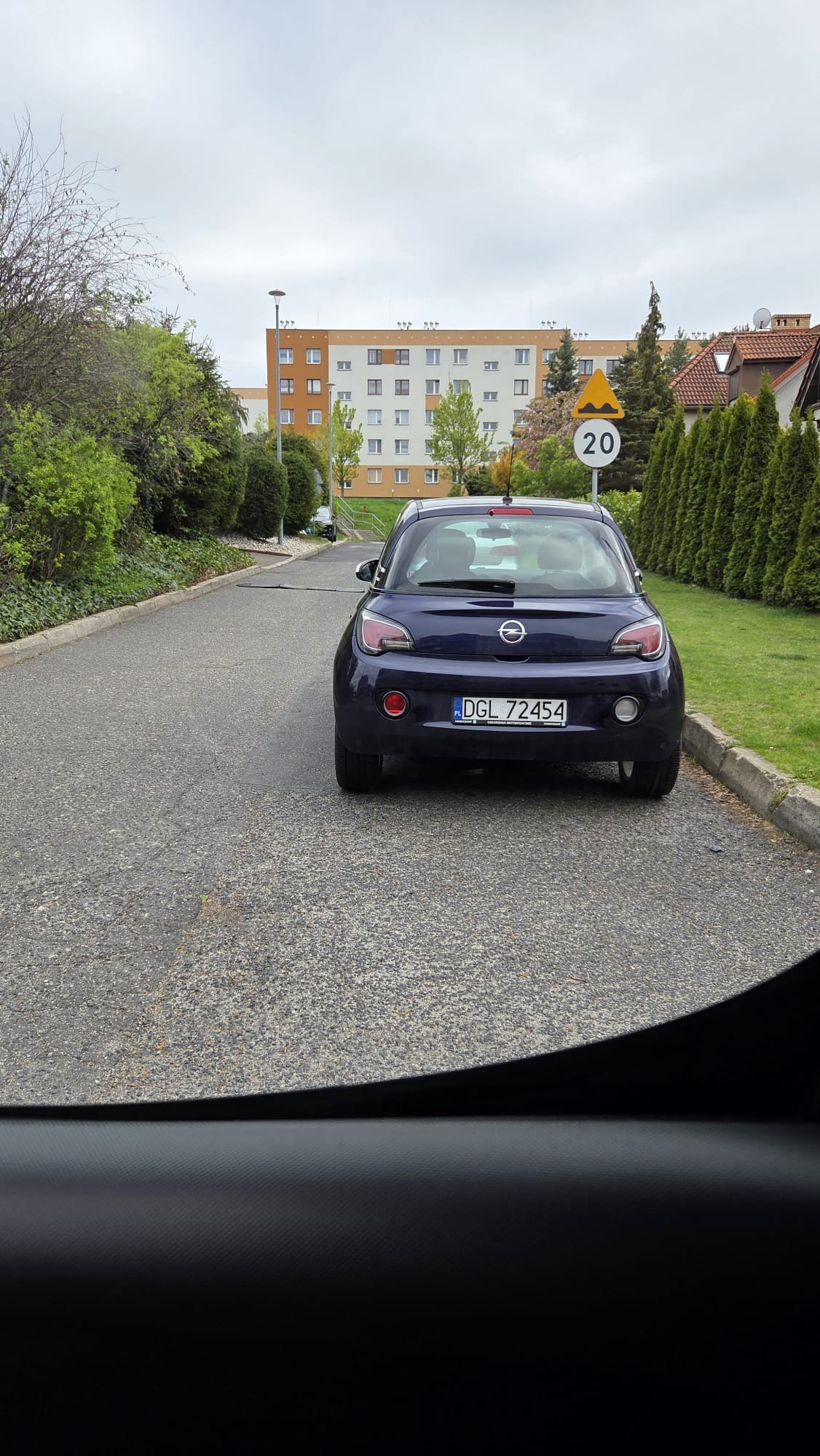 Майстер паркування в транспортному засобі з номерами DGL72454