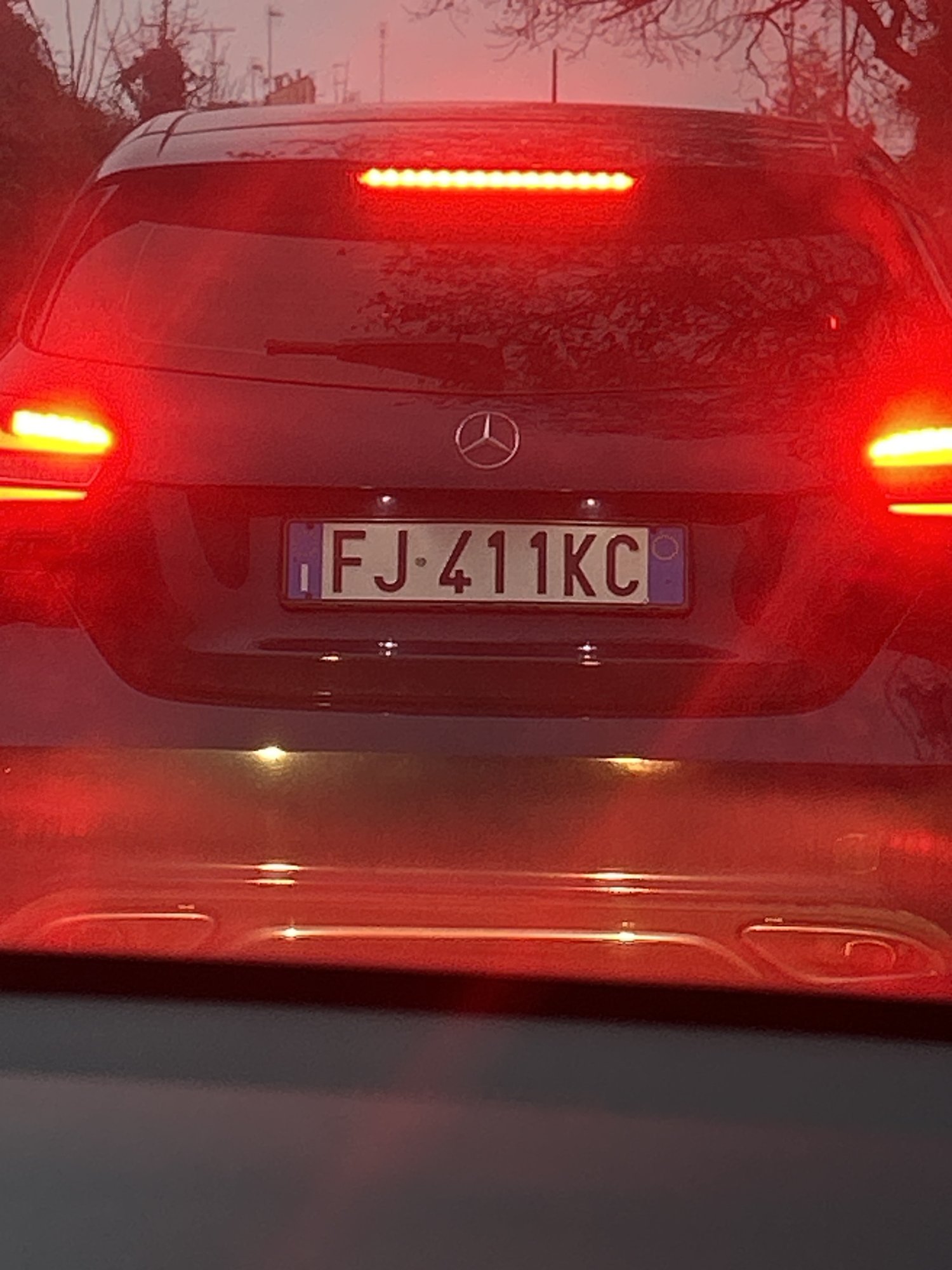 Numer rejestracyjny FJ411KC posiada MERCEDES Classe A