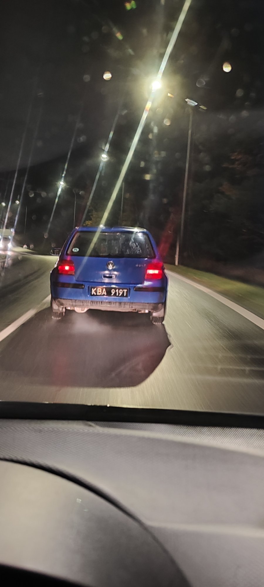 Numer rejestracyjny KBA919T posiada Volkswagen 