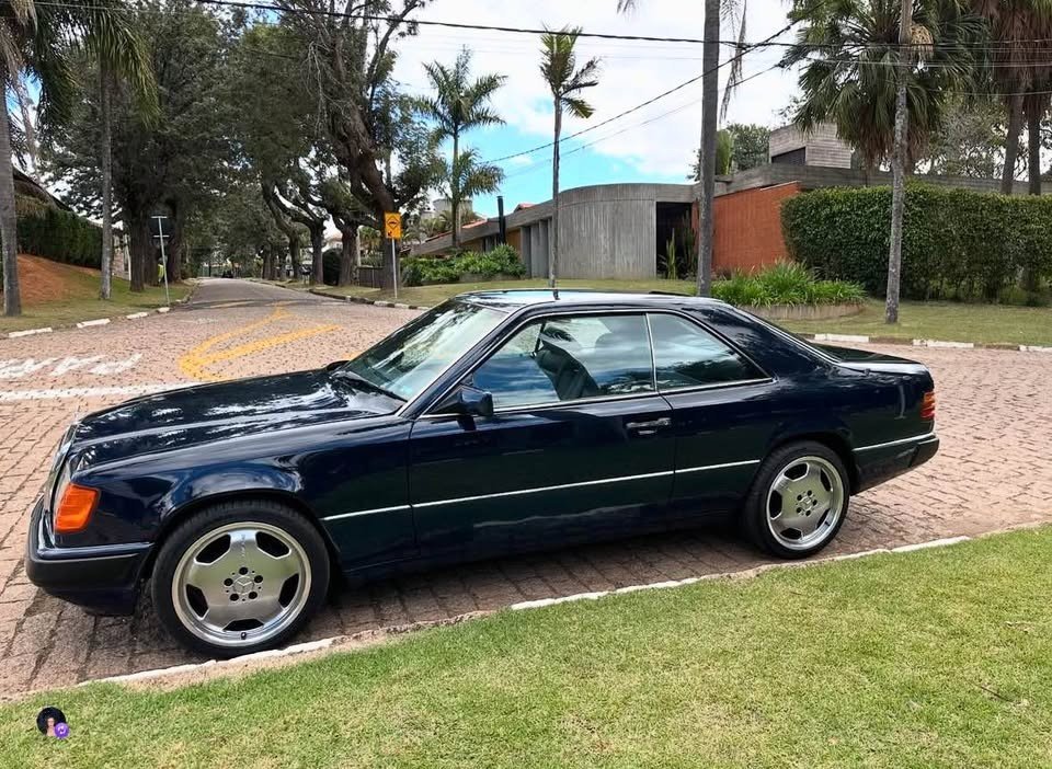 Die Registrierungsnummer  hat Mercedes-Benz W124