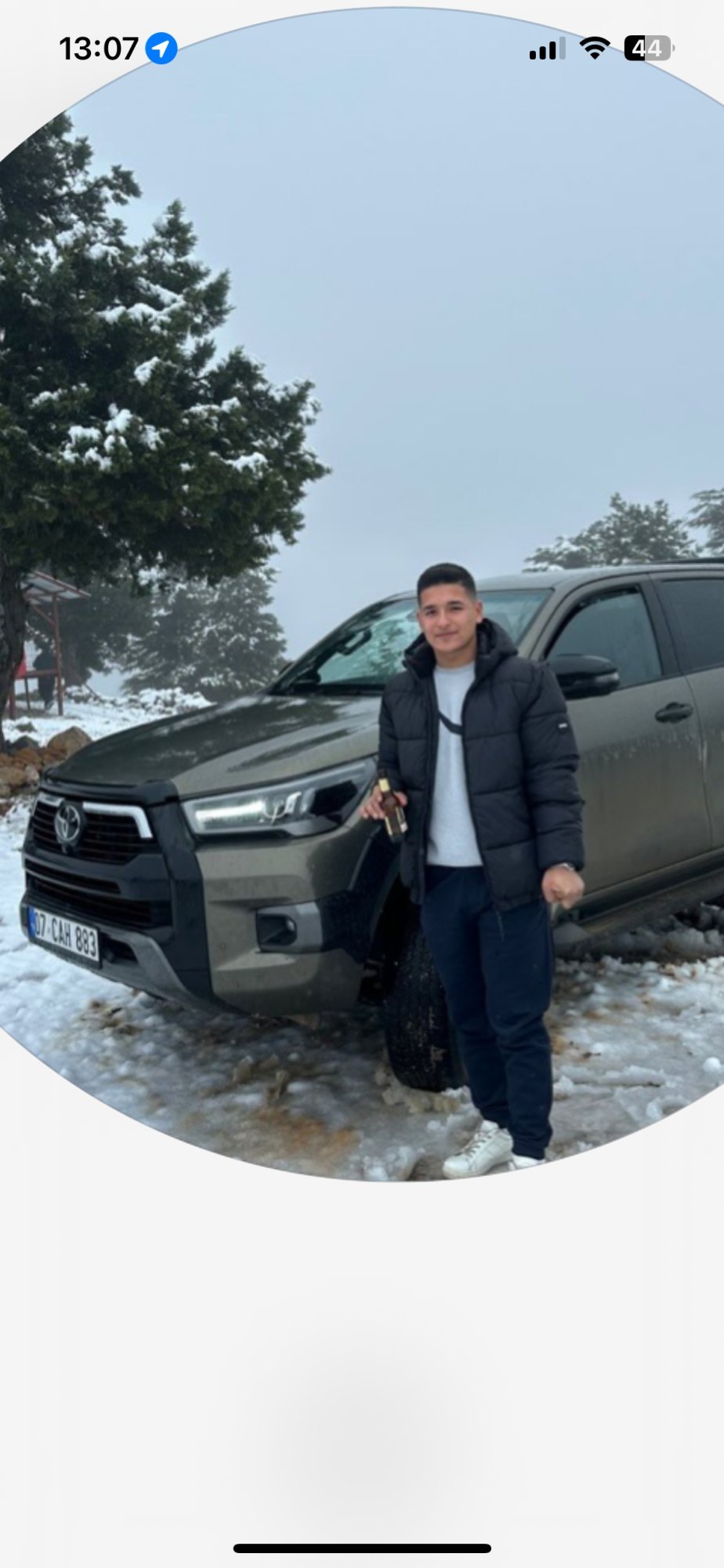 Numer rejestracyjny 07CAH883 posiada Toyota Hilux