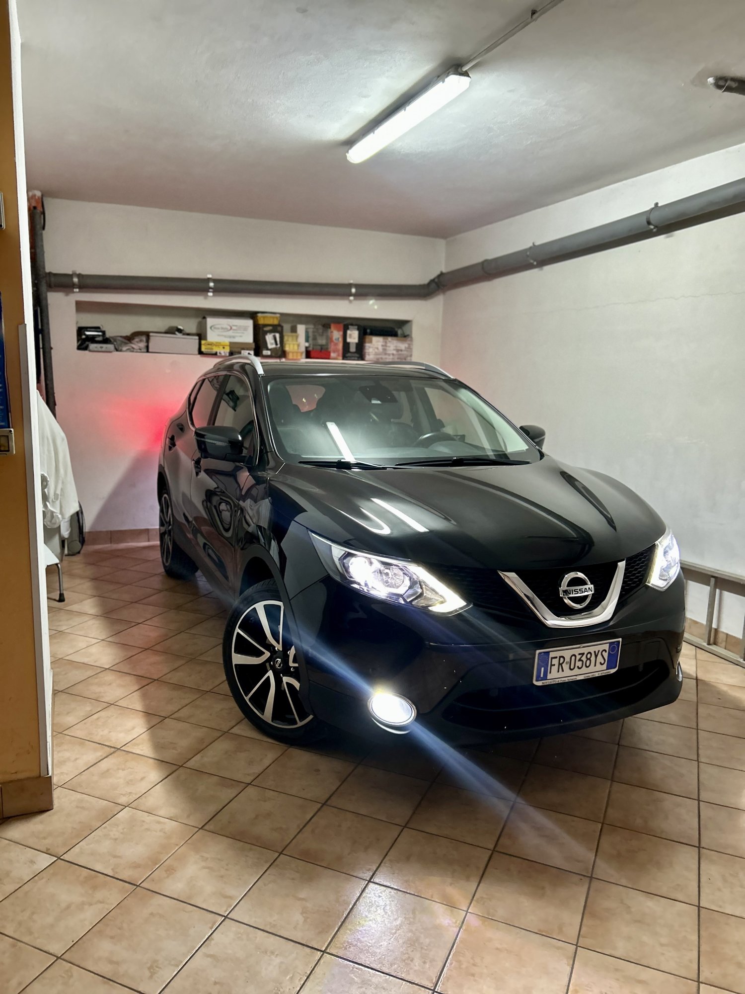 Numer rejestracyjny FR038YS posiada NISSAN Qashqai 2a serie