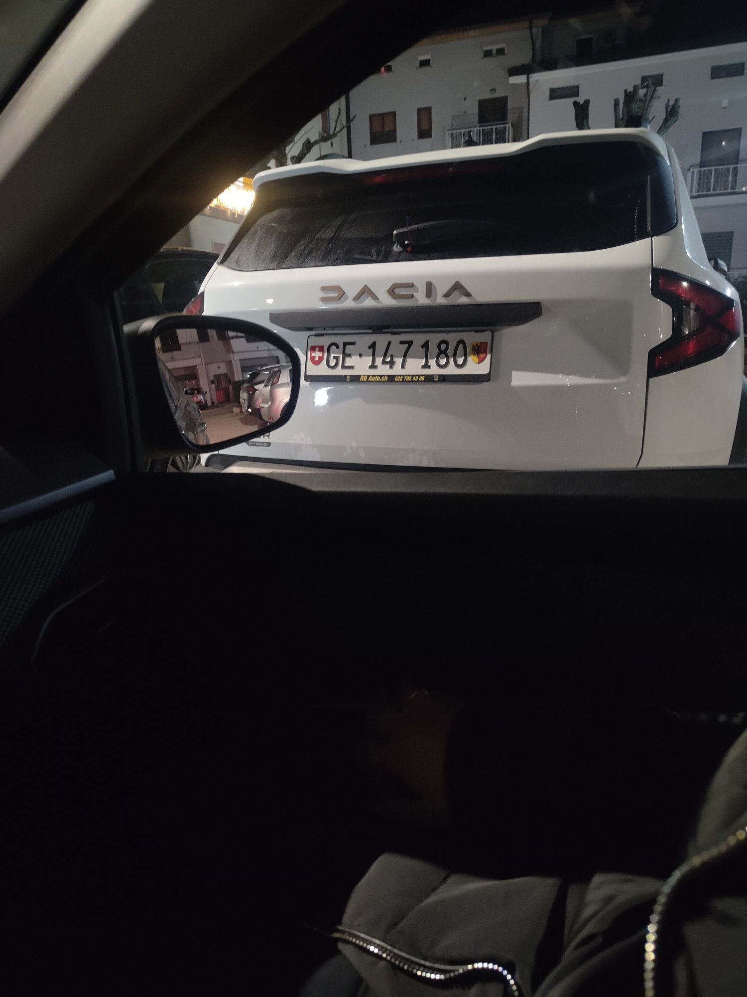 Numer rejestracyjny GE147180 posiada Dacia 