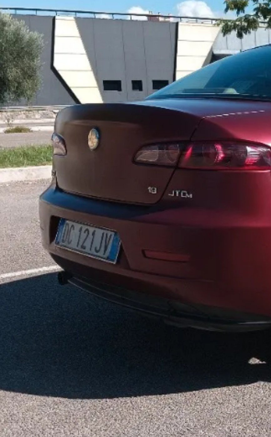 Numer rejestracyjny DC121JV posiada ALFA ROMEO 159