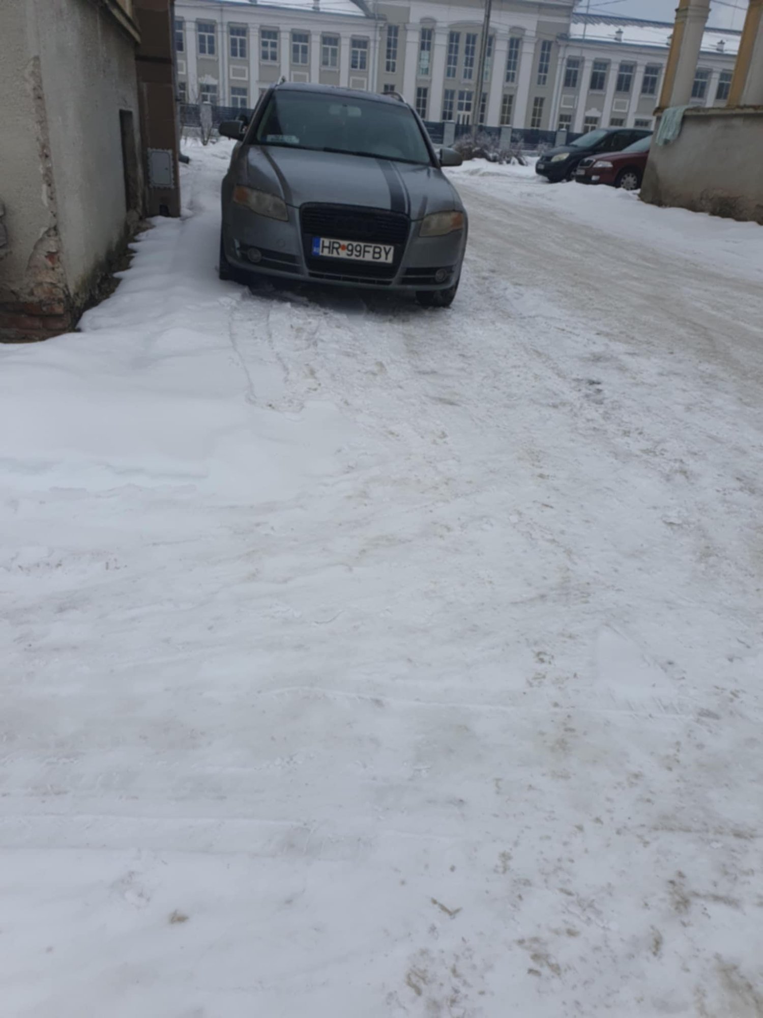 Numer rejestracyjny HR99FBY posiada Audi A4