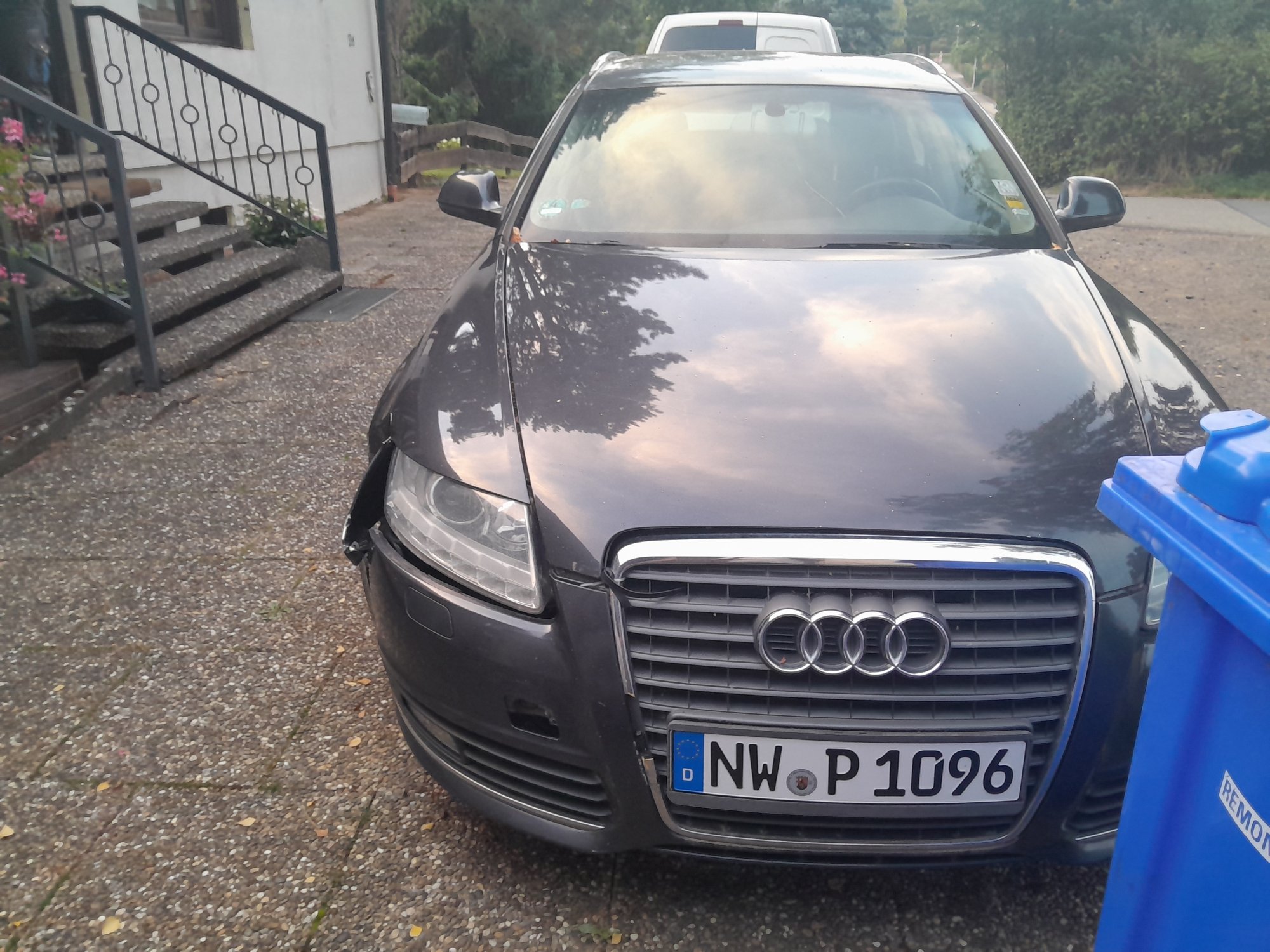 Numer rejestracyjny NWP1096 posiada Audi A6