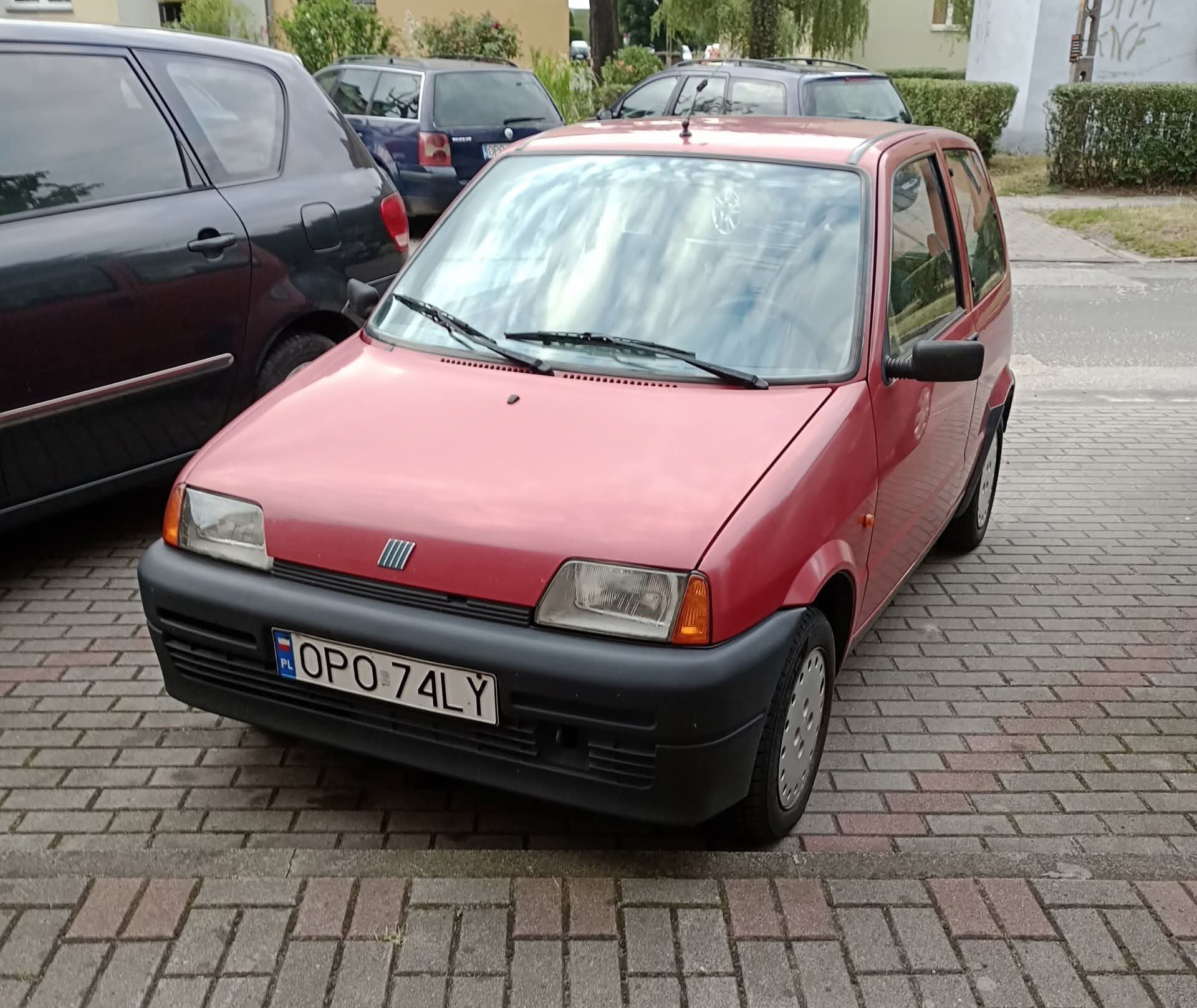 Numer rejestracyjny OPO 74LY posiada FIAT CINQUECENTO - OPO74LY