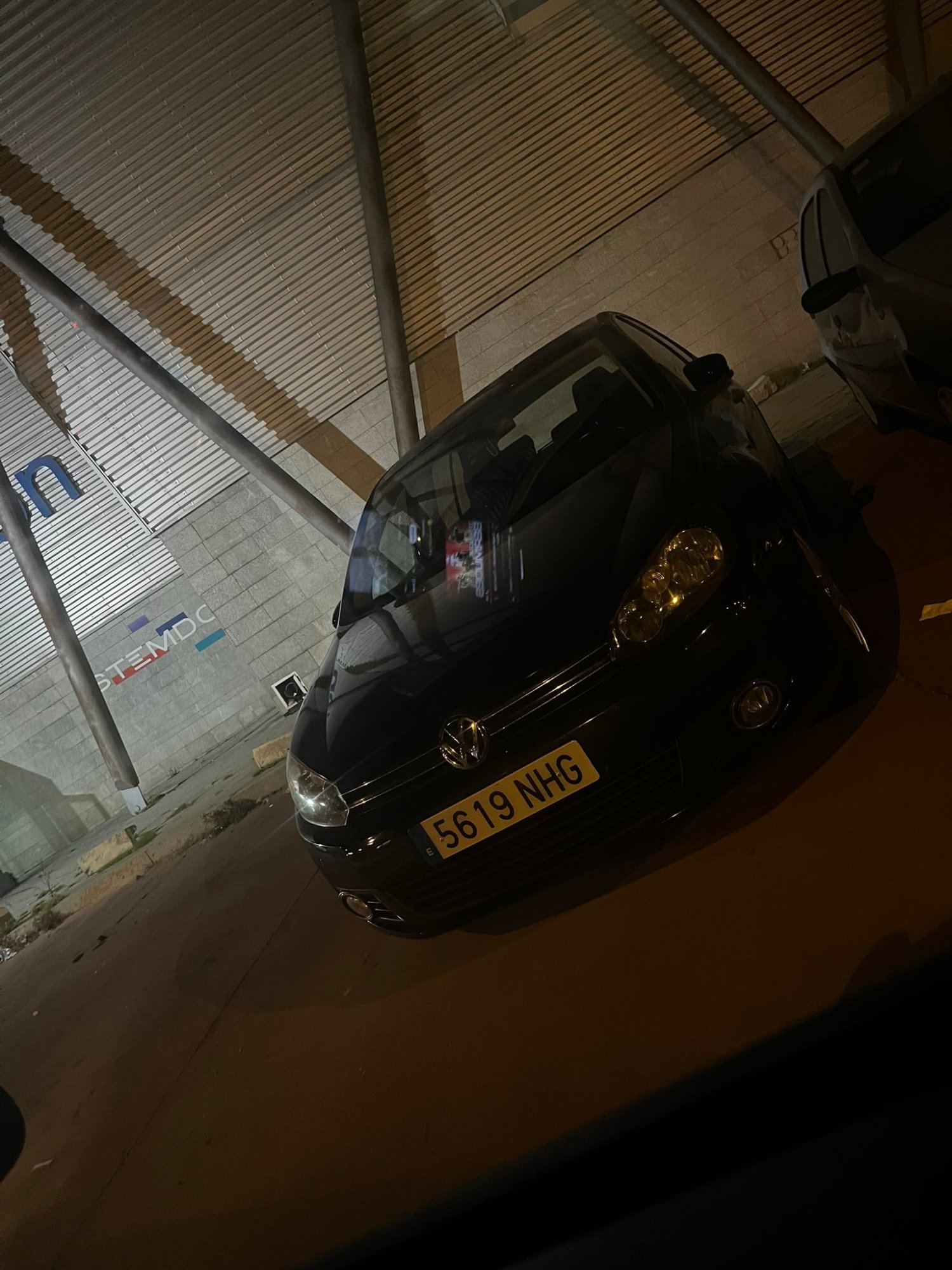 Numer rejestracyjny 5619NHG posiada VOLKSWAGEN GOLF