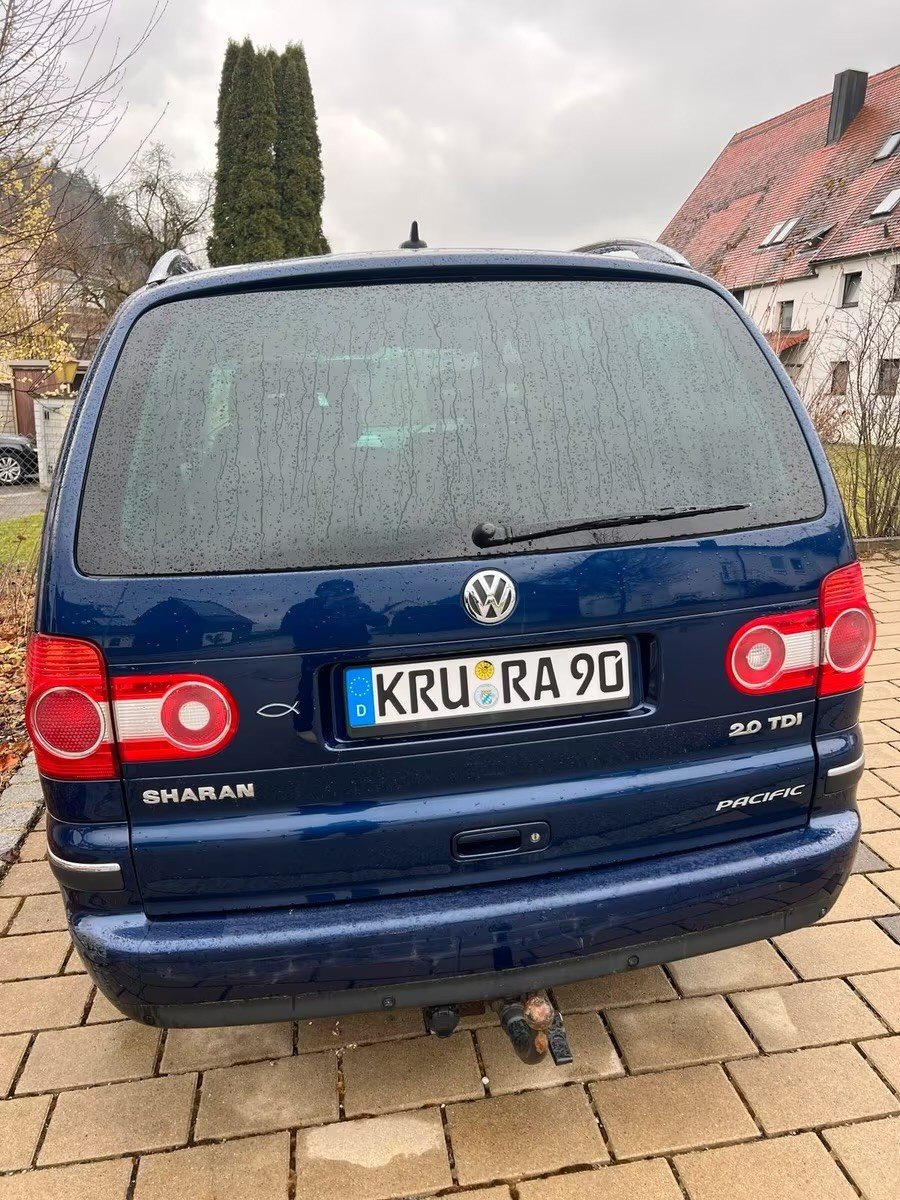 Numer rejestracyjny KRURA90 posiada Volkswagen Sharan Pacific