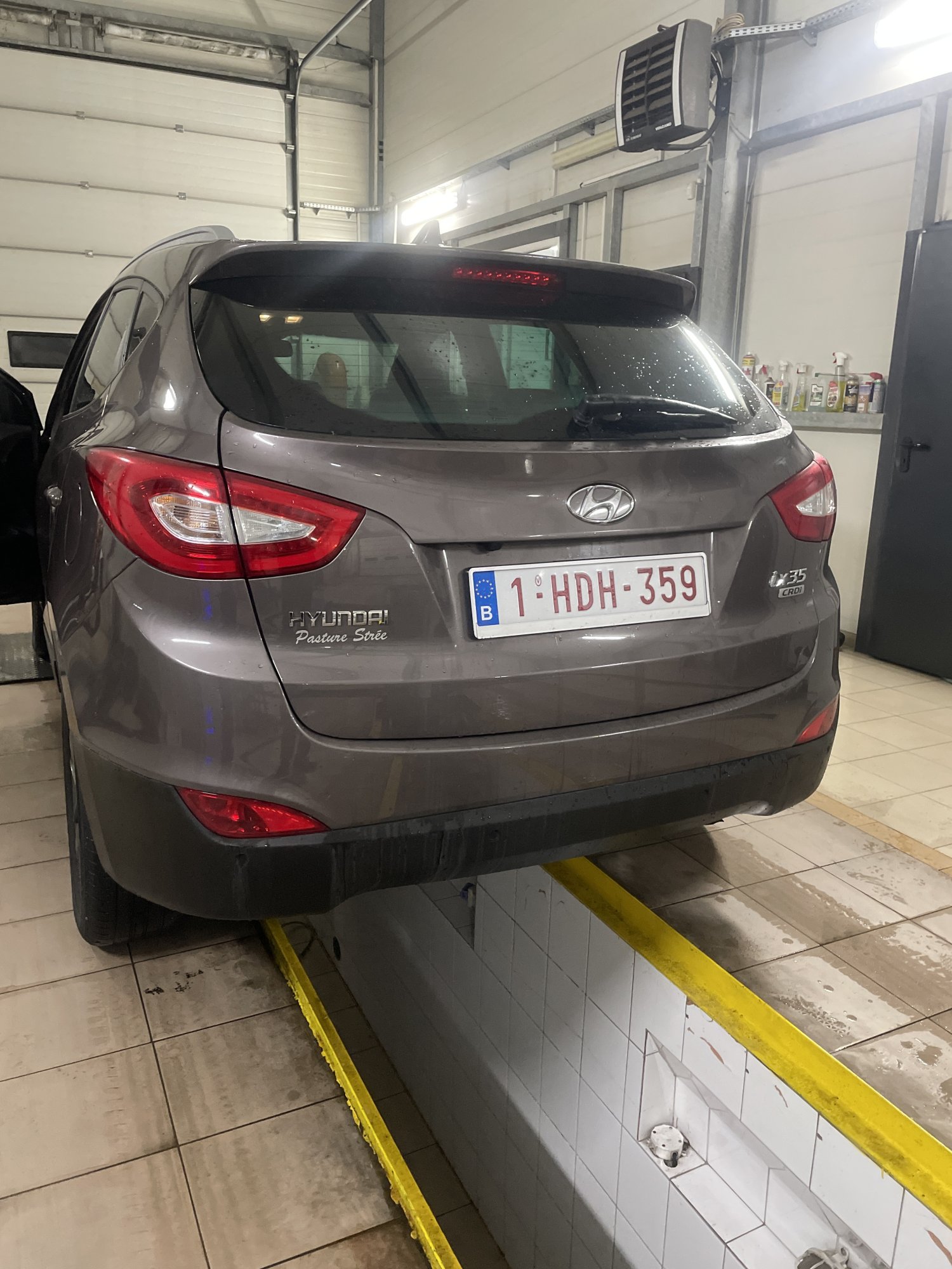 Numer rejestracyjny 1HDH359 posiada Hyundai ix35 CRDI