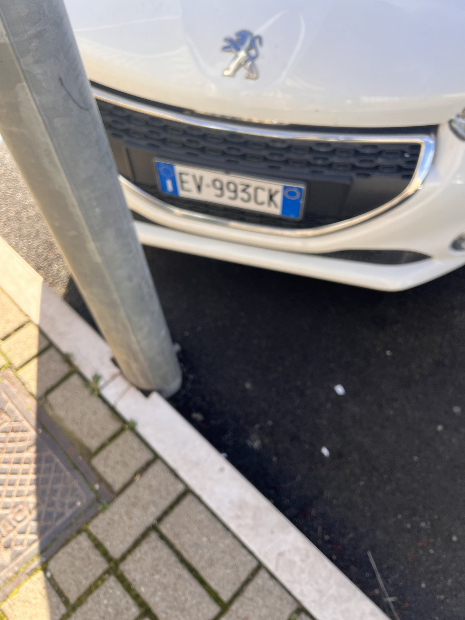 Numer rejestracyjny EV993CK posiada PEUGEOT 208 1o serie