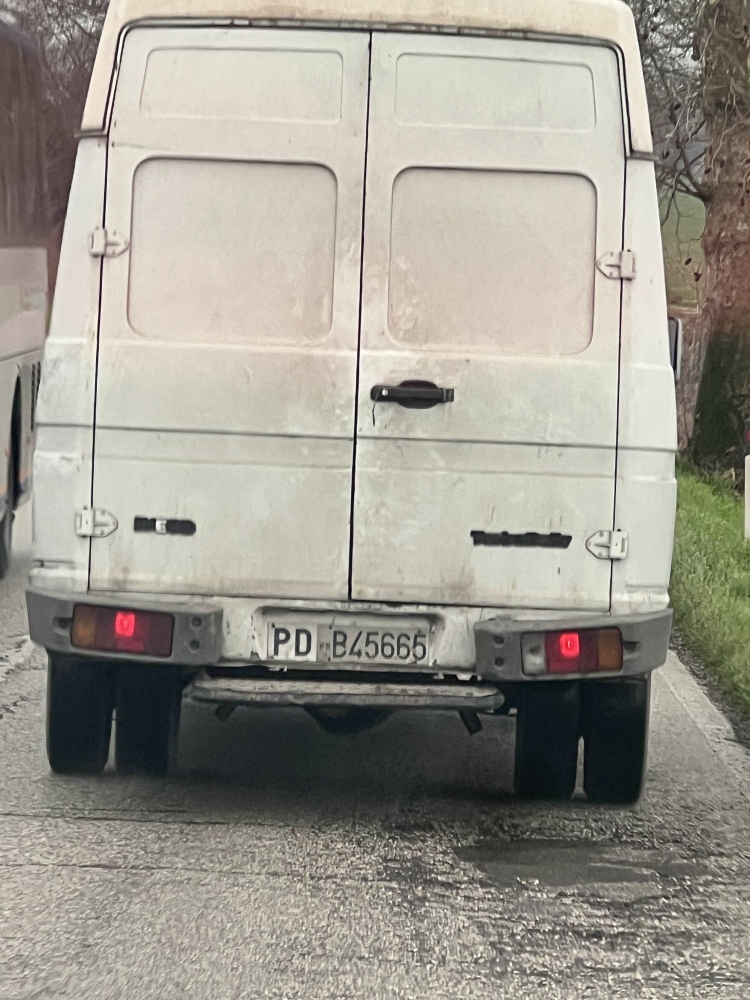 Numer rejestracyjny PDB45665 posiada  