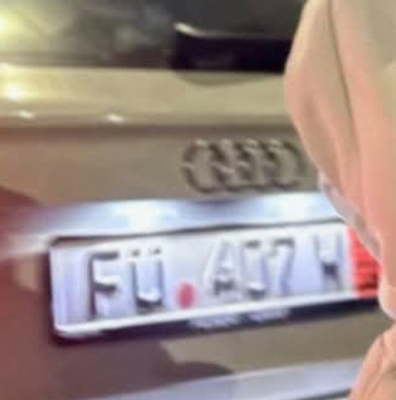 Numer rejestracyjny F407H posiada Audi 