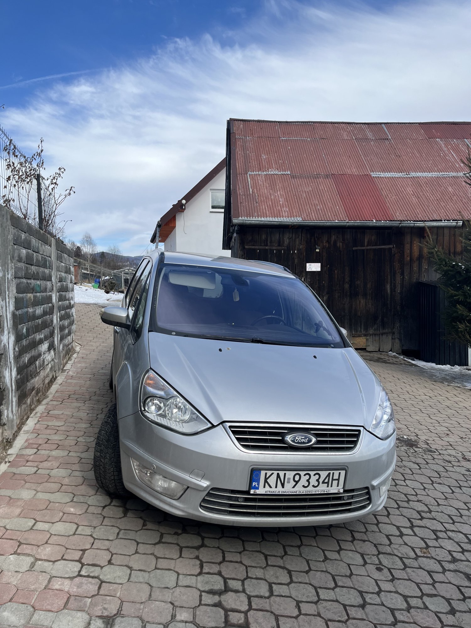 Numer rejestracyjny KN 9334H posiada FORD Galaxy 2.0 TDCi MR`10 E5 Ghia - KN9334H