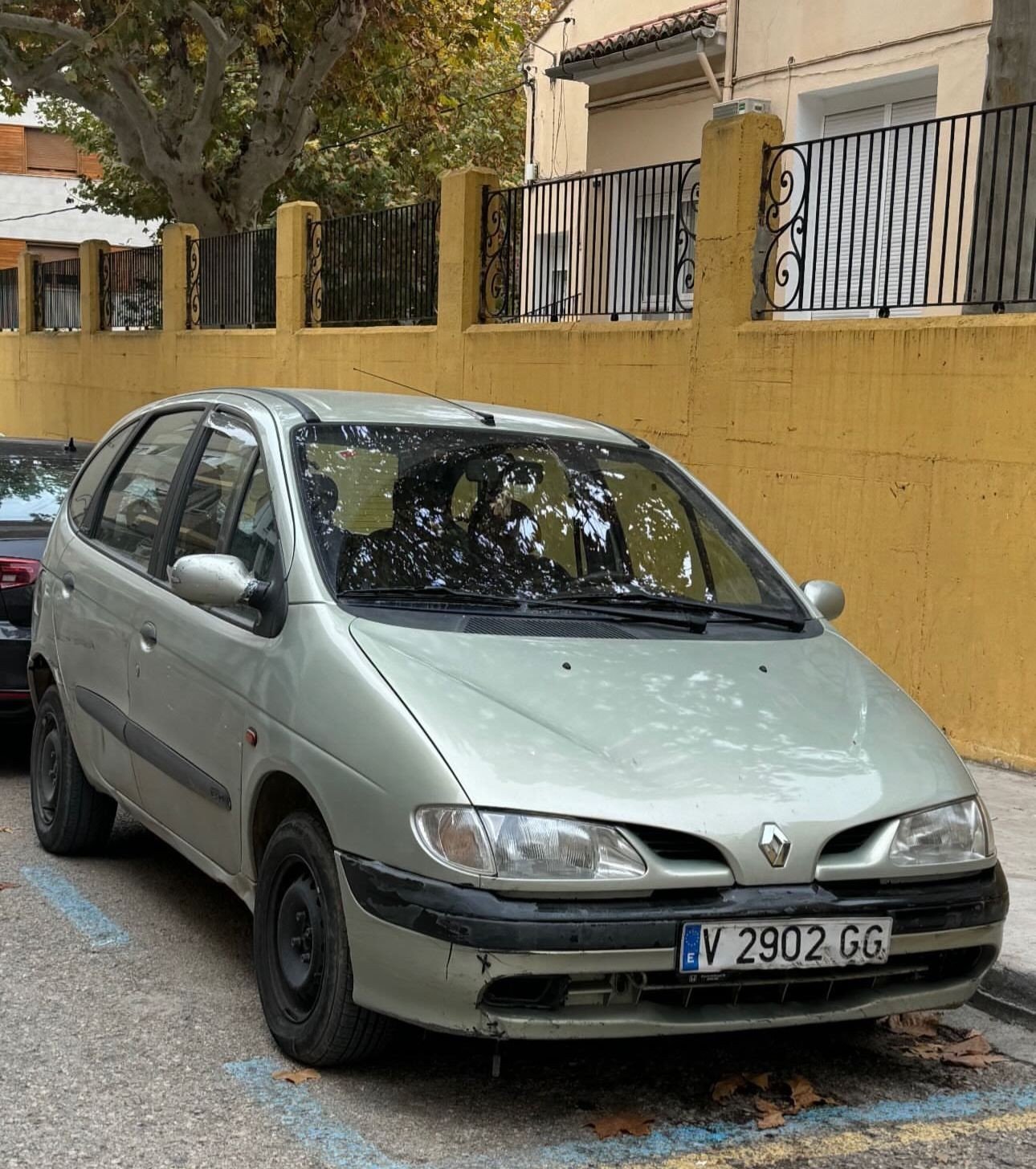 Numer rejestracyjny V2902GG posiada RENAULT MEGANE