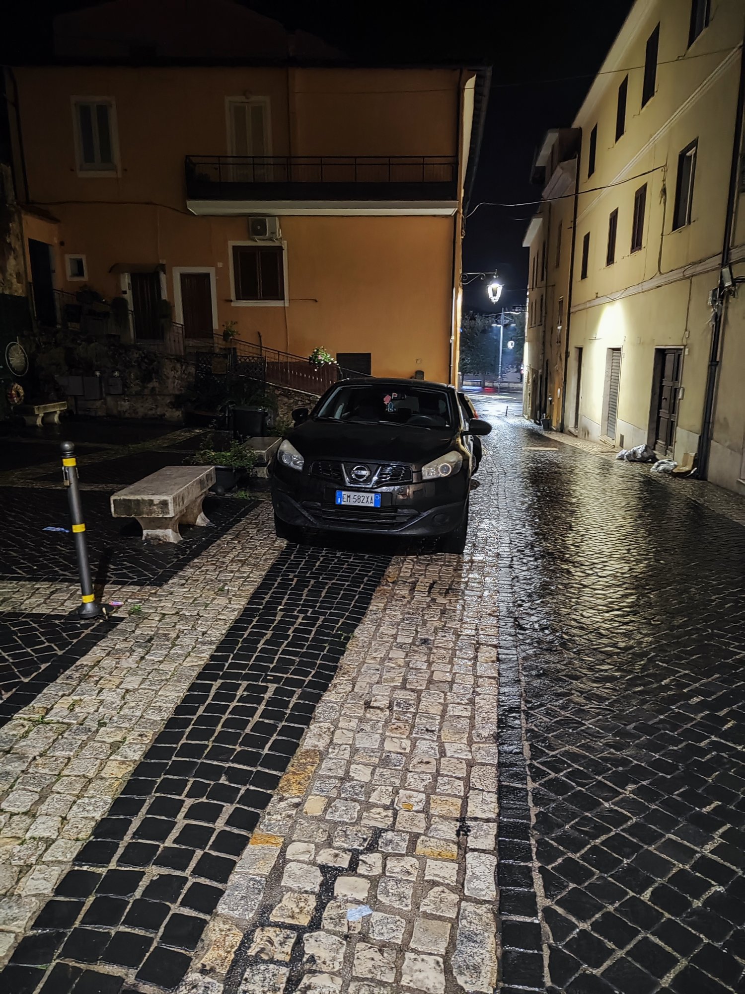 Numer rejestracyjny FB509ZA posiada FIAT 500L