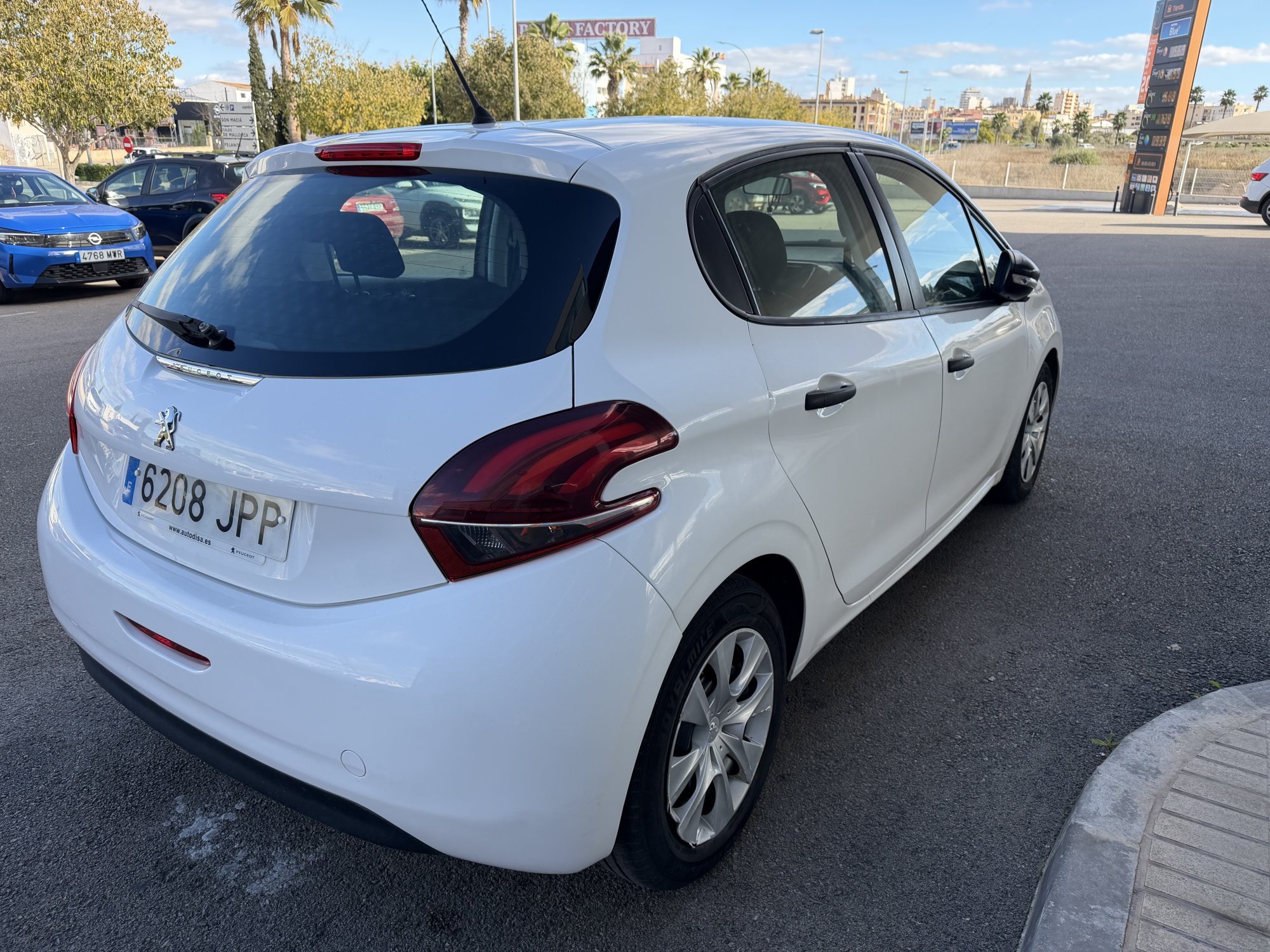 Numer rejestracyjny 6208JPP posiada PEUGEOT 208