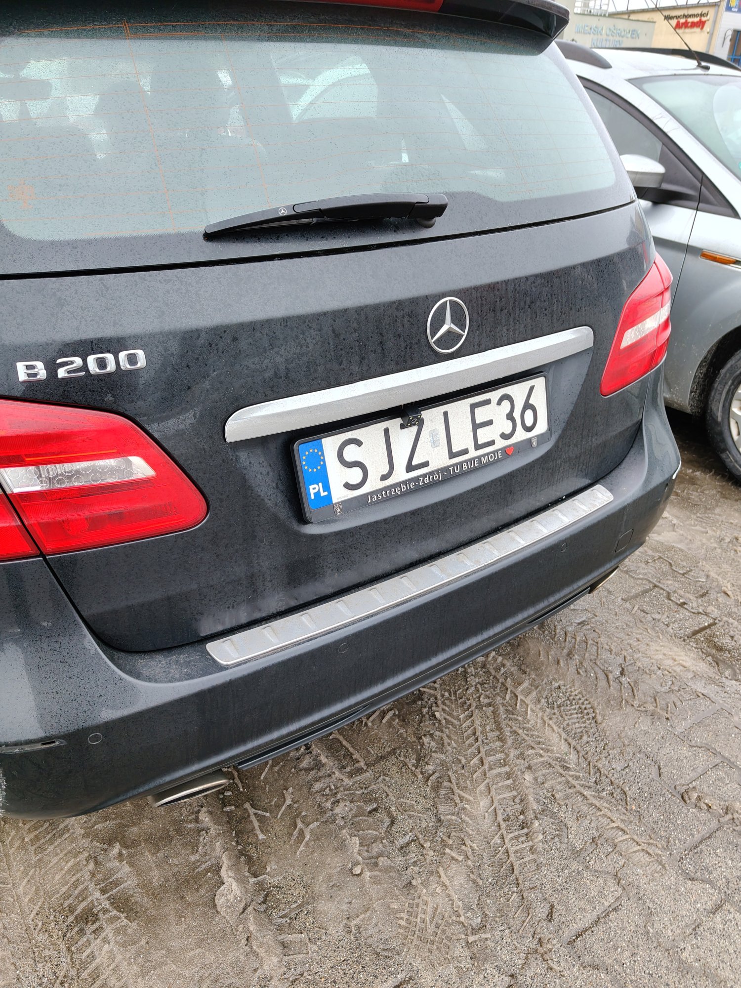 Numer rejestracyjny SJZ LE36 posiada MERCEDES-BENZ GLA 200 MR`13 E6 X156 GLA 200 MR`13 E6 X156 - SJZLE36