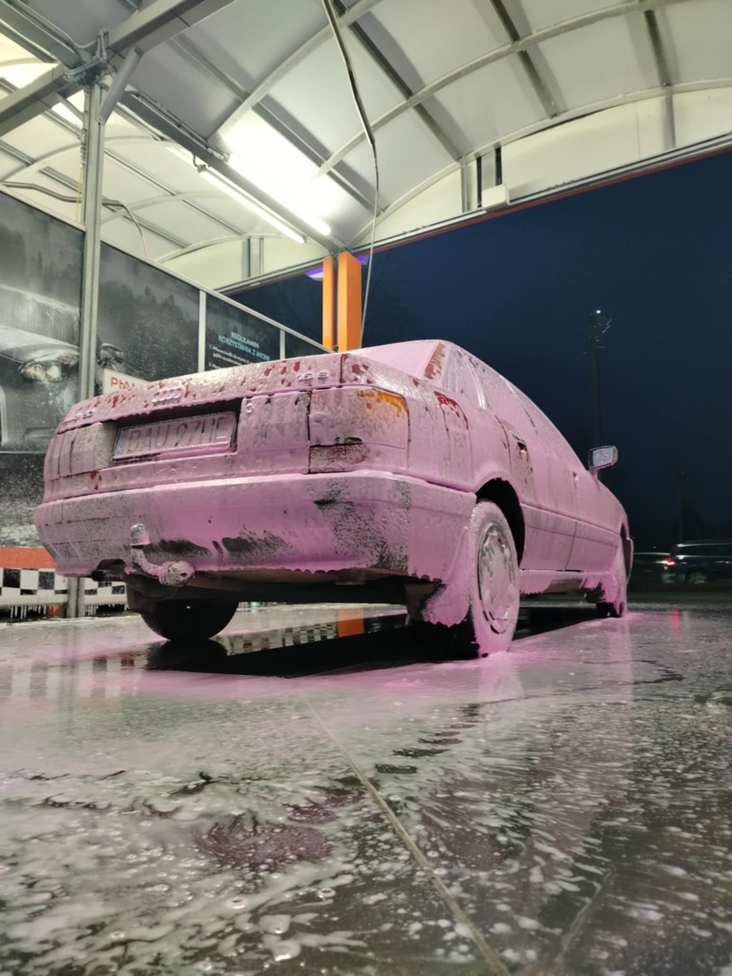 Numer rejestracyjny BAU 97HE posiada AUDI 80 1.8 - BAU97HE