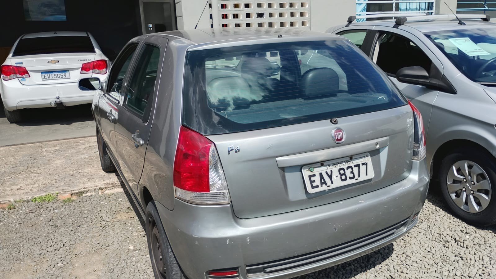 Numer rejestracyjny EAY8377 posiada Fiat Palio