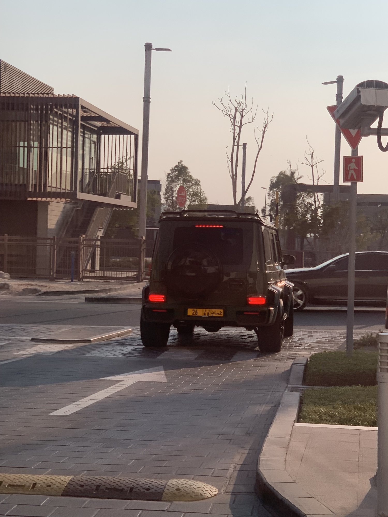 Numer rejestracyjny 26 posiada Mercedes G-Class