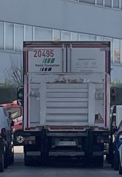 Numer rejestracyjny 0811LLJ posiada OPEL COMBO