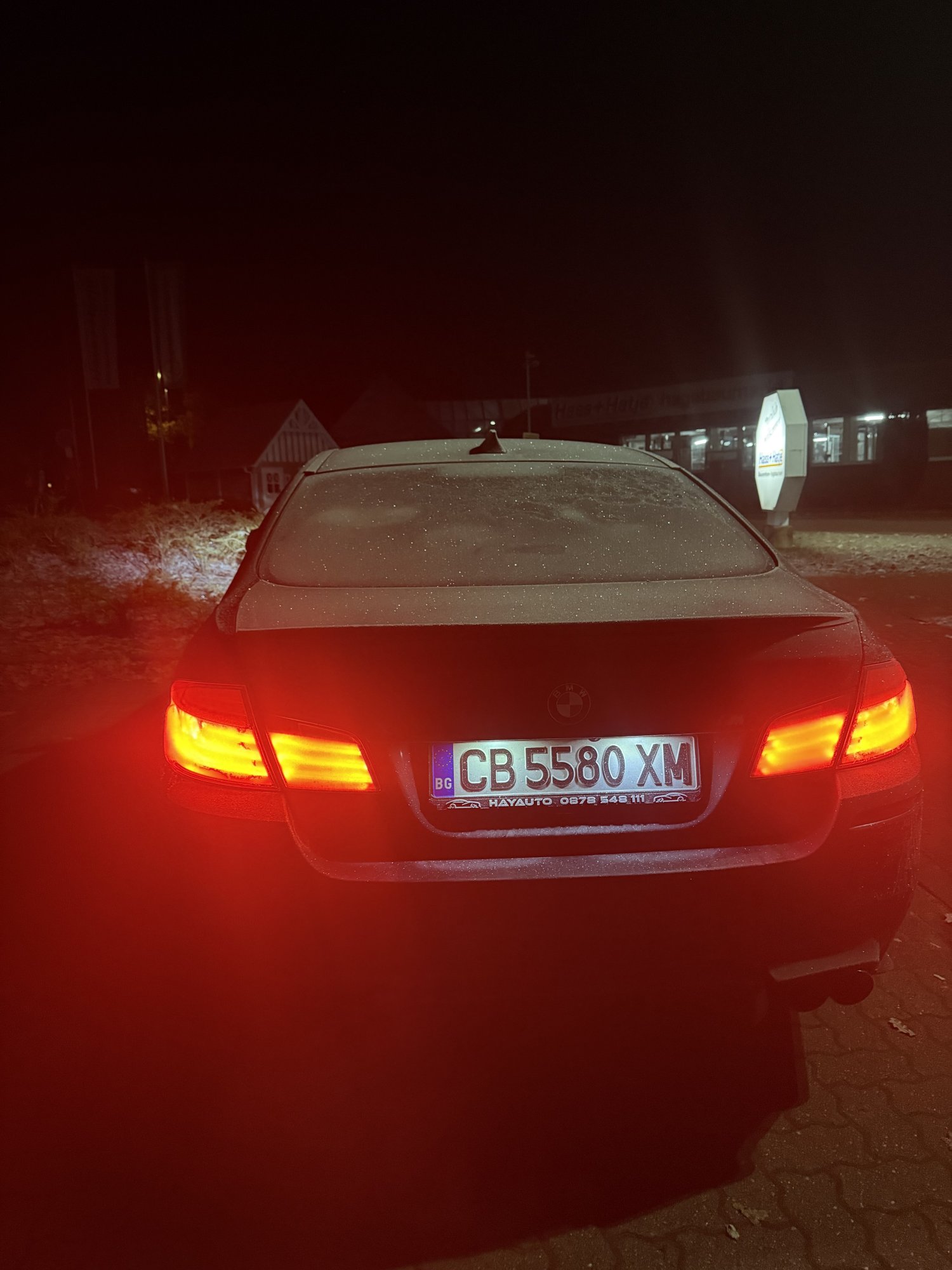 Numer rejestracyjny CB5580XM posiada BMW 