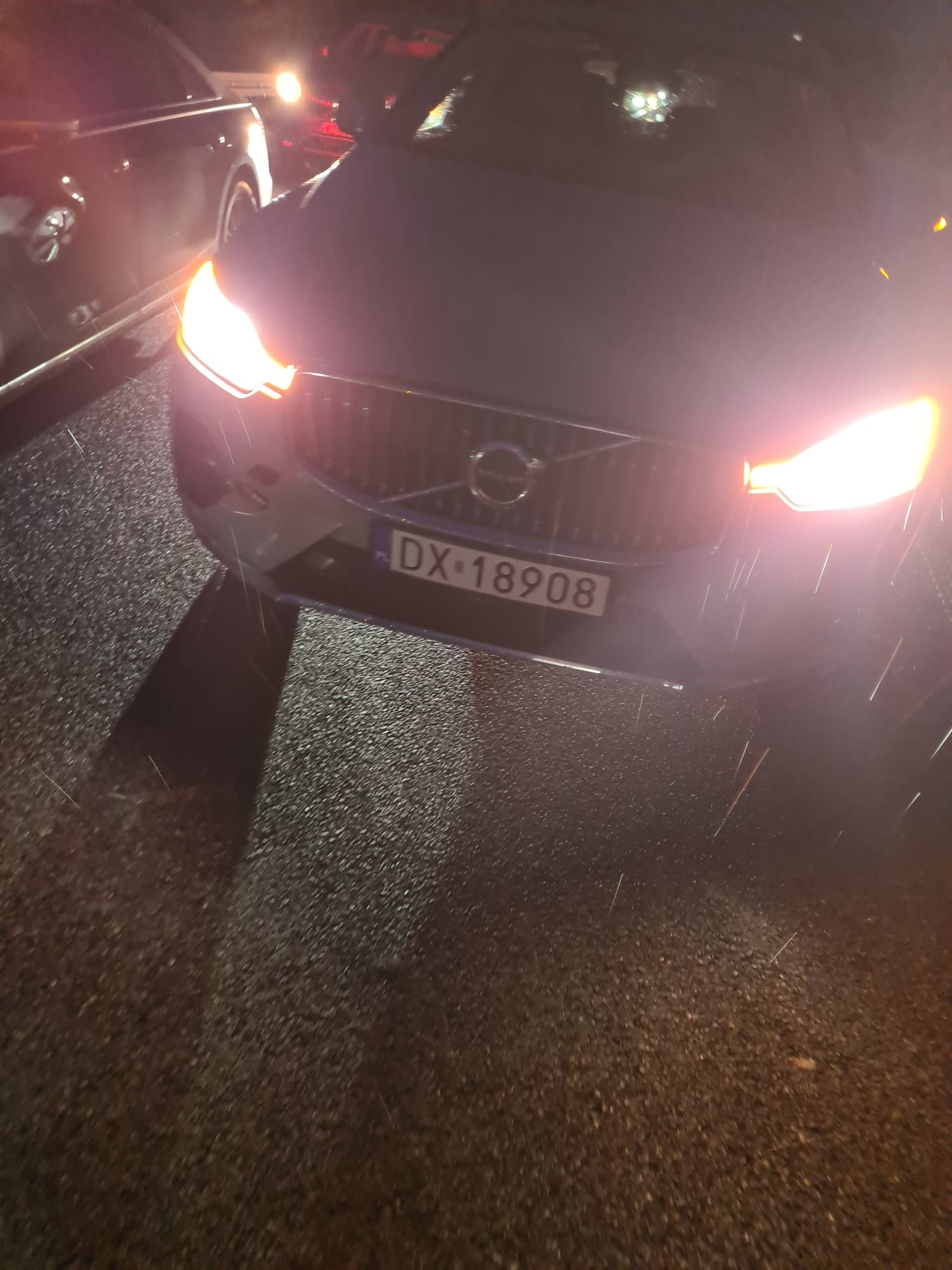 Numer rejestracyjny DX 18908 posiada VOLVO XC60 - DX18908