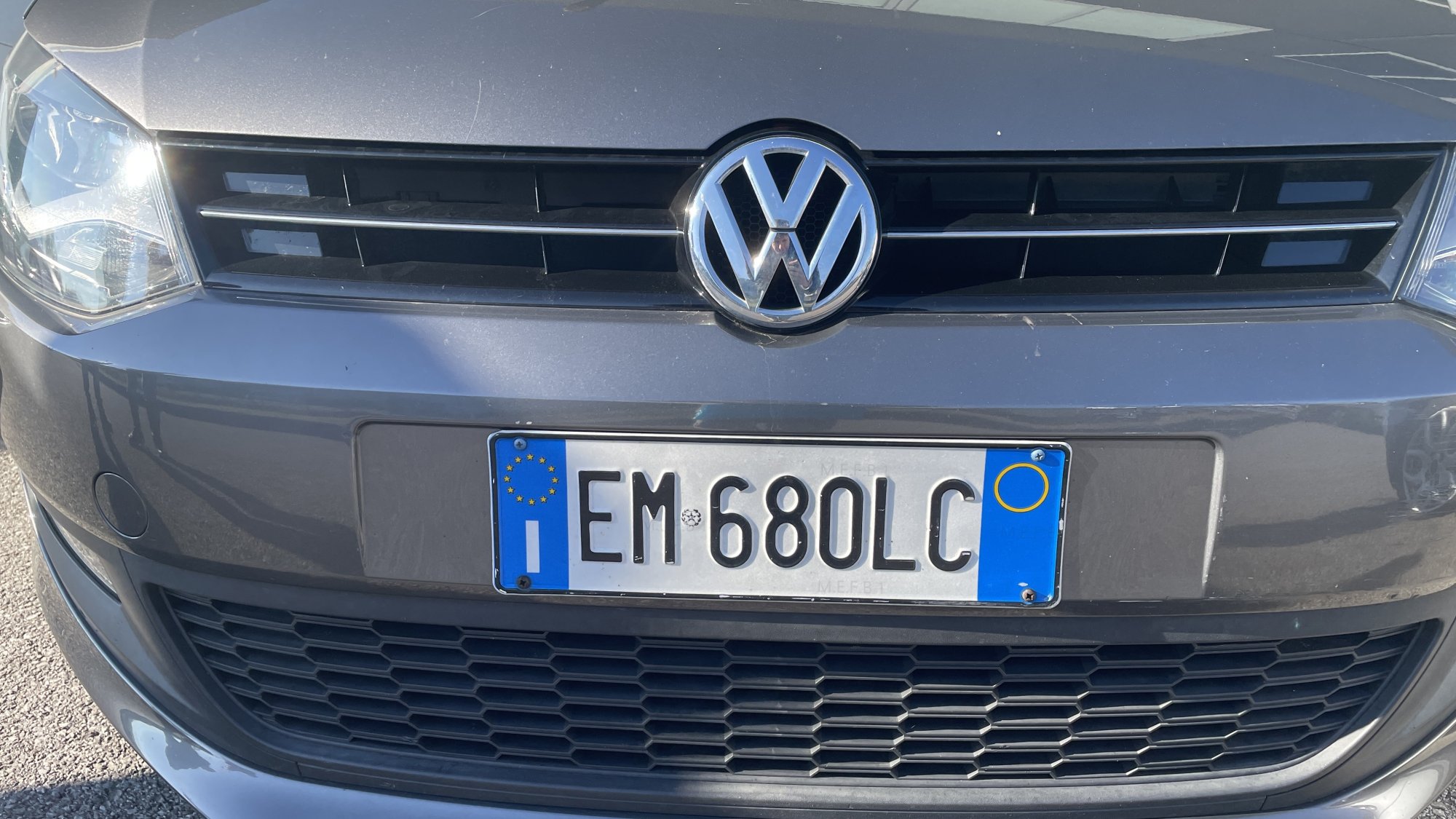 Numer rejestracyjny EM680LC posiada VOLKSWAGEN Polo 5a serie