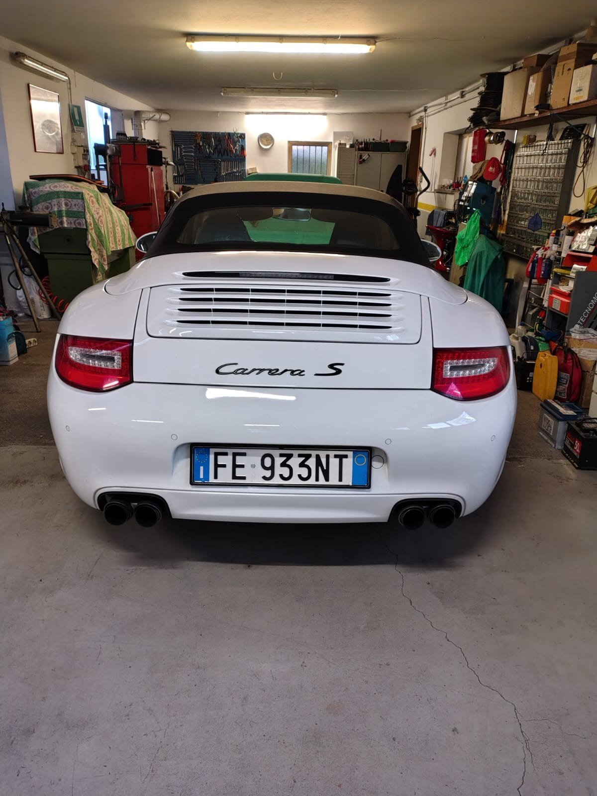 Numer rejestracyjny FE933NT posiada PORSCHE 911