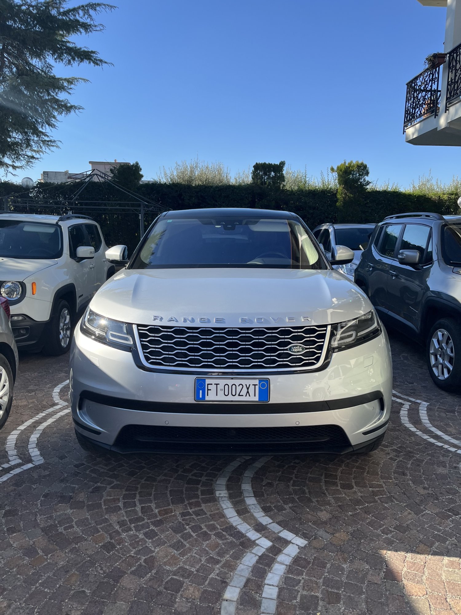 Numer rejestracyjny FT002XT posiada LAND ROVER Range Rover Velar Numer rejestracyjny FT002XT posiada LAND ROVER Range Rover Velar
