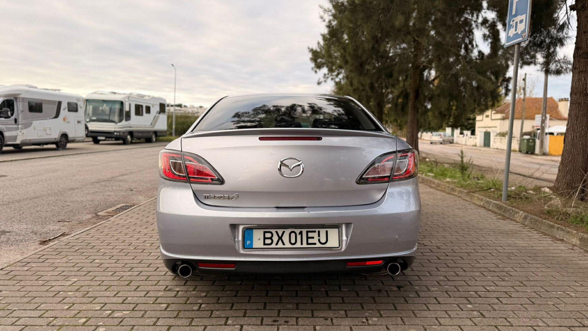 Numer rejestracyjny BX01EJ posiada Mazda 6