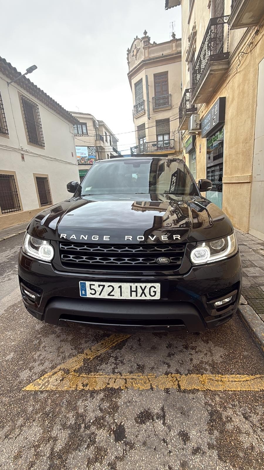 Numer rejestracyjny 5721HKG posiada NISSAN QASHQAI